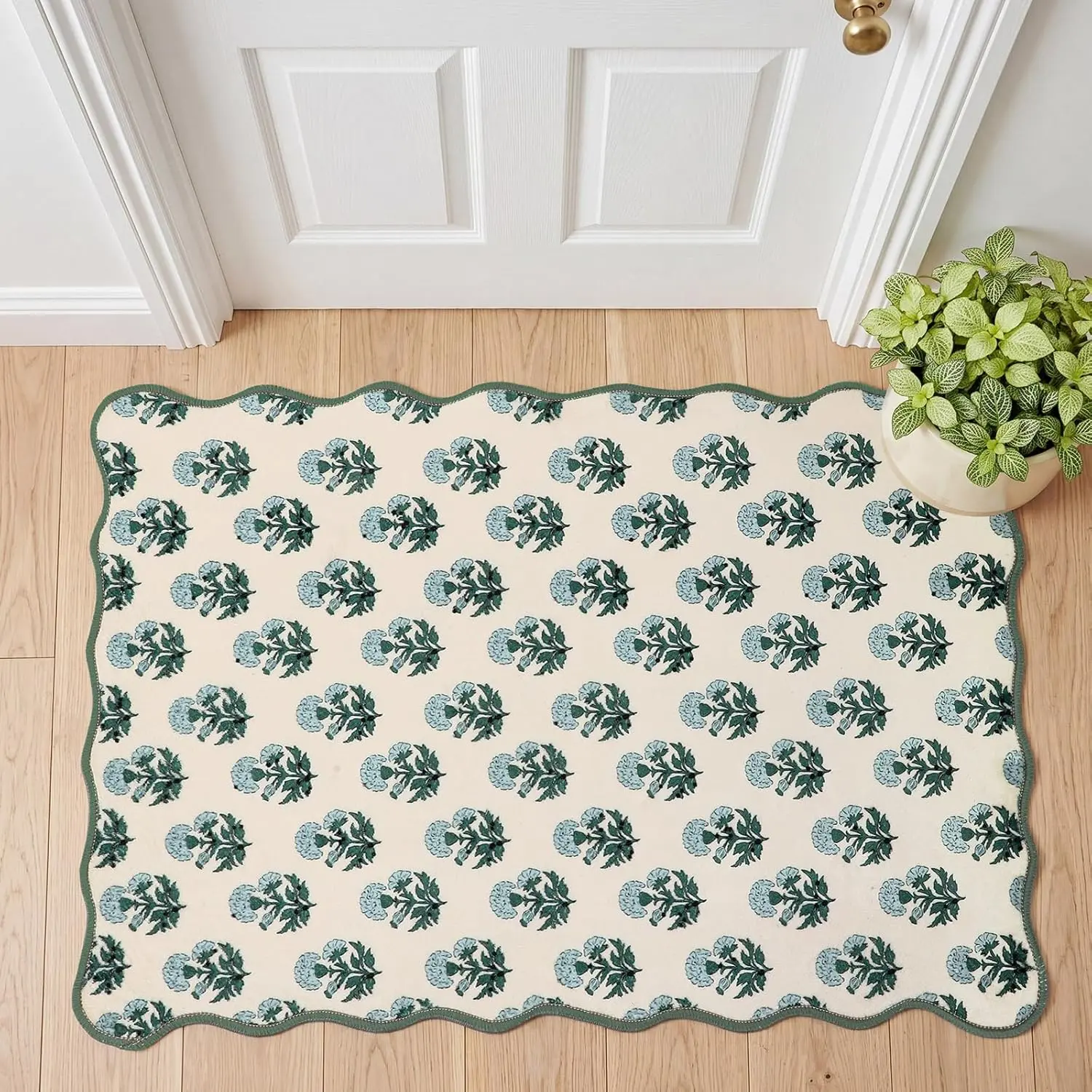 Scalloped Entryway Rug 2x3 ft Vintage Hydrangea Block Print Outdoor Rug Wavy Shaped Blue White Floral Area Washable Non Slip Mat for Entryway Home Bathroom Bedroom Holiday Office Decor