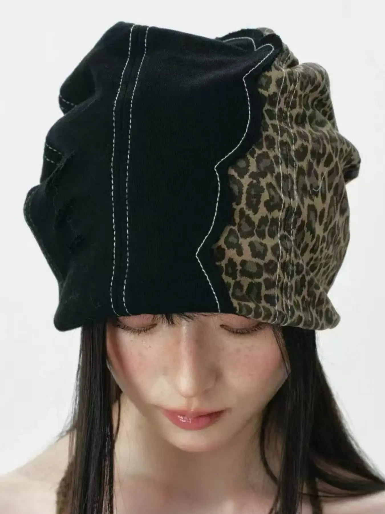 Vintage Leopard Print Hole Design Beanie Hat for Women, Y2K Style Sweet Cool Large Headband, Retro Fashion Accessory