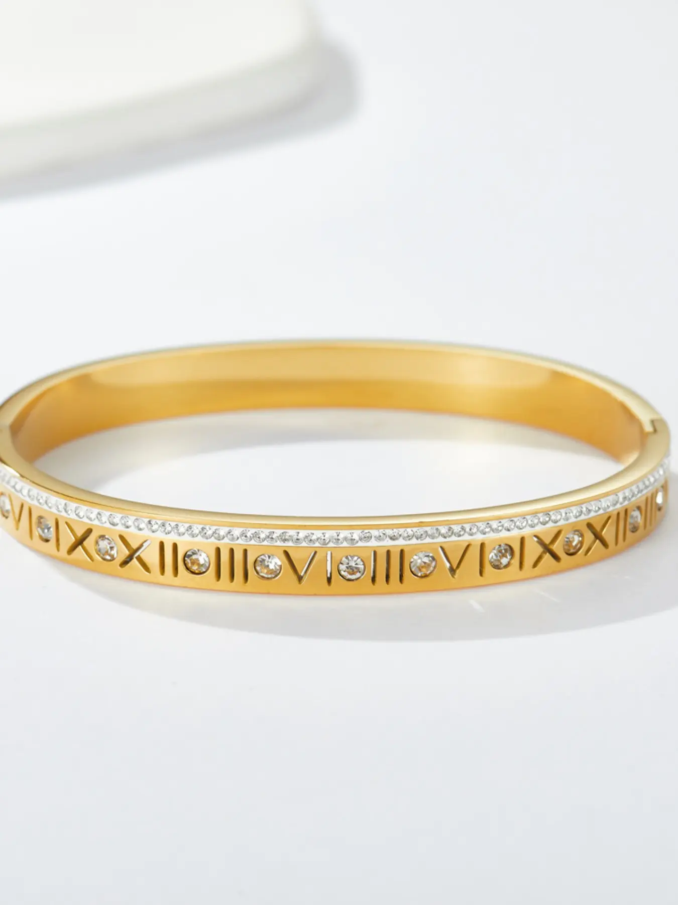 Luxury or Silver Color Geometric Stainless Steel Cuff Bracelet, Ideal for Weddings, Parties, Daily Wear, Perfect Gift