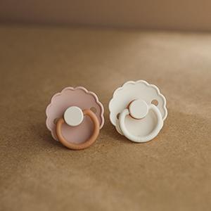 SilkySoft Silicone Baby Pacifier 4-Pack Snowflake Dream | Made in Denmark | BPA-Free (0-6 Months) SilkySoft Silicone Baby Pacifier 4-Pack Snowflake Dream | Made in Denmark | BPA-Free (0-6 Months)