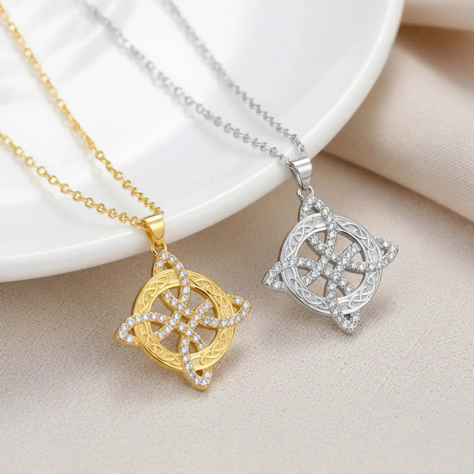 Women's Witch Celtic Knot Necklace - Goddess Hecate Symbol, Witchcraft Aesthetic, Adjustable Length Amulet for Anniversary Gifts, Fashion Costume Jewelry Accessory