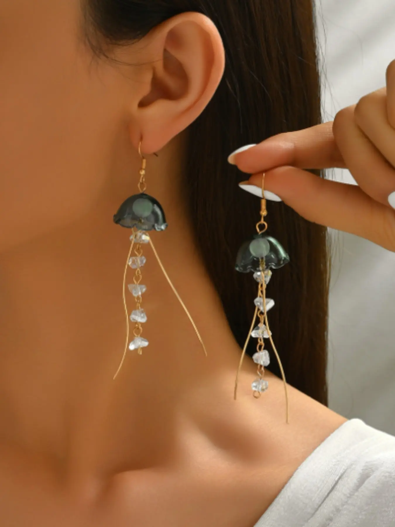 Japanese Korean Fashion Luxury Fringe Glittering Crystal Pendant Earrings, Dreamy Jellyfish S-Shaped Irregular Ear Hooks, Stylish Jewelry