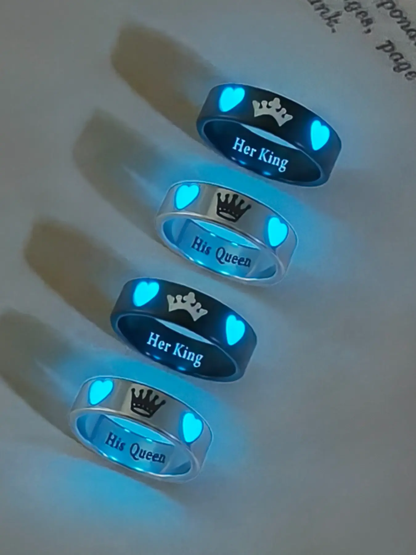 4 Pcs Night Glow Heart Crown Couple Rings, Her King His Queen Letter Design, Cute Valentine's Day Gift Jewelry Set, Romantic Jewelry Gift