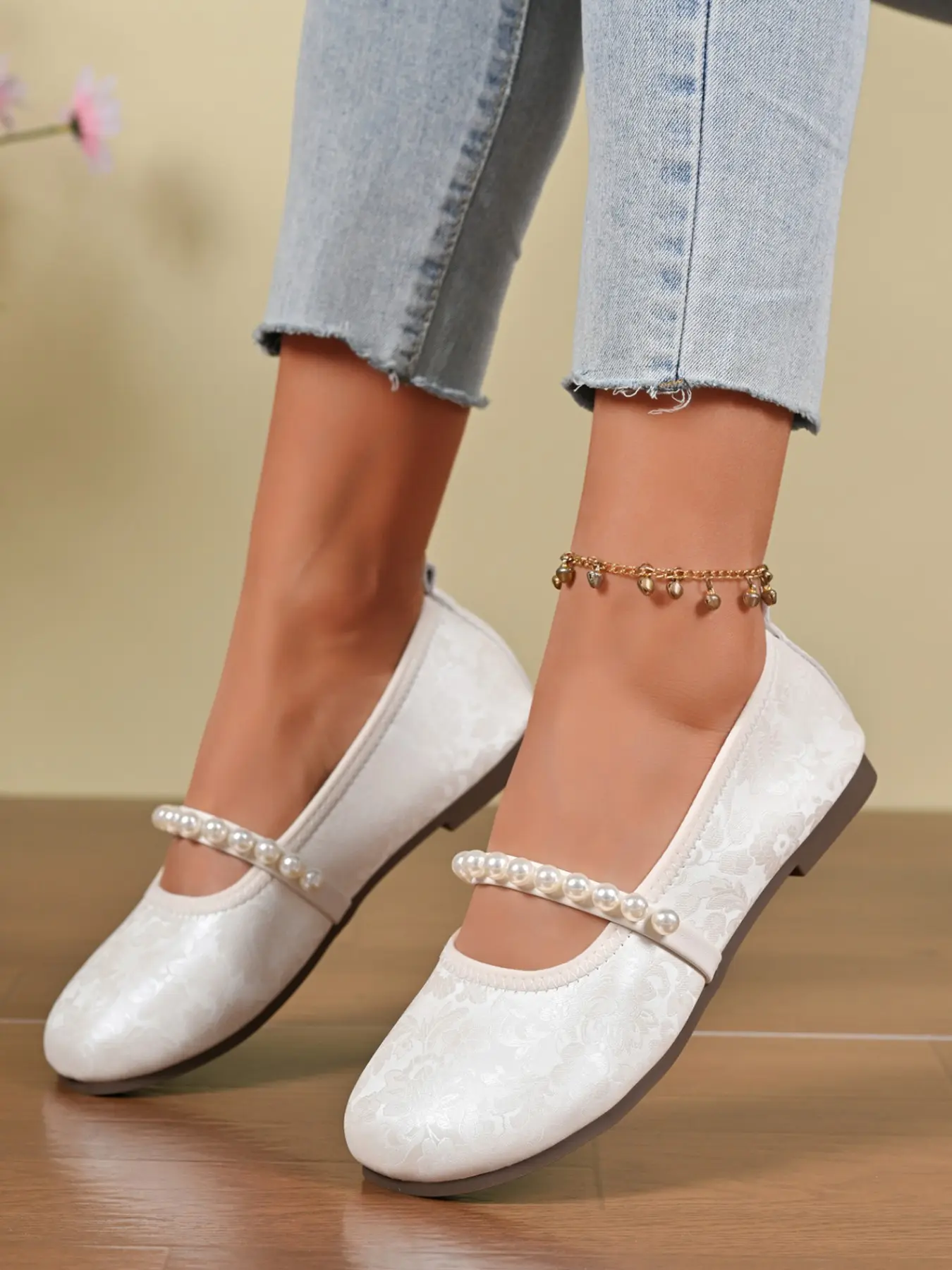 New Traditional Embroidered Pearl Mary Jane Shoes for Women, Soft Sole Flat Low Top Single Shoe, Anti-Slip Commuter Ballet Flats