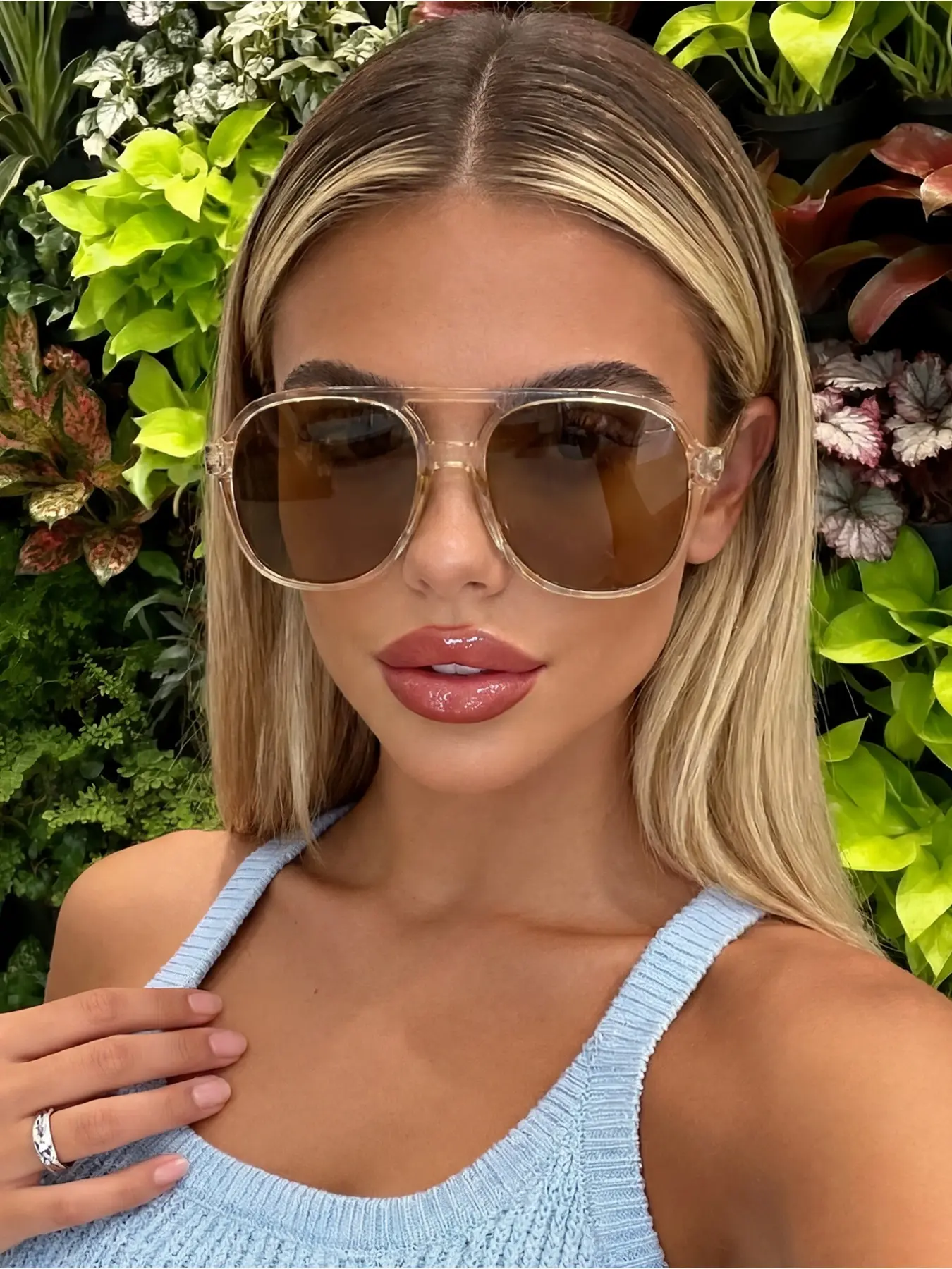 1 pair of men's and women's champagne-colored modern minimalist sunglasses, suitable as vacation gifts, beach party accessories, and outdoor leisure activities