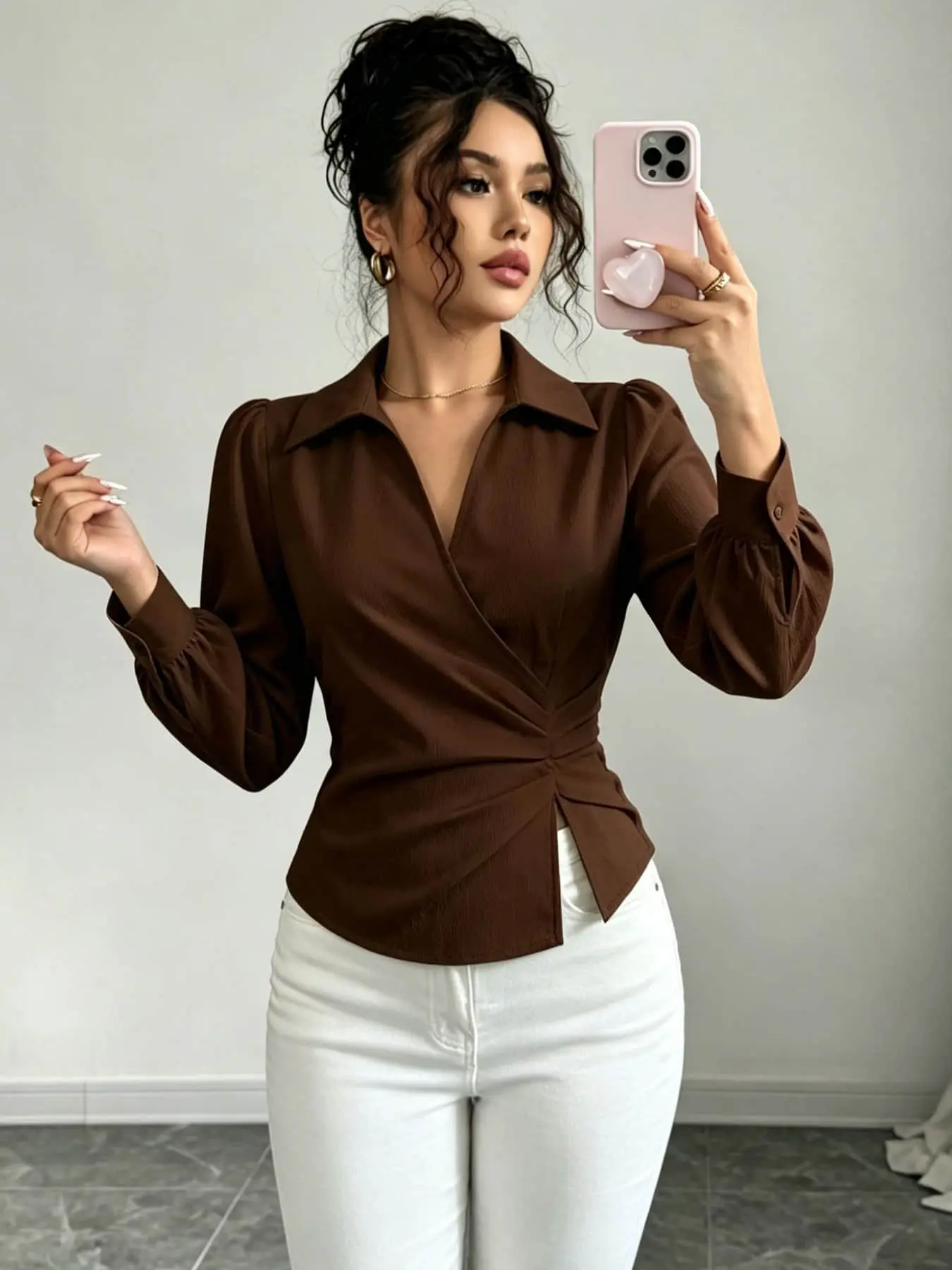 A ladies' autumn and winter new style, Business casual blouse, Commuting collar slim fit waist cinched V-neck bubble sleeve shirt, suitable for dates, commuting to work