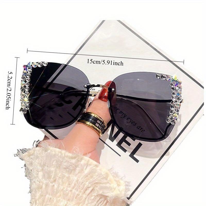 Unisex Designer Cat Eye Glasses – Oversized Retro Square Shades  UV Protection, Simple High-End Stylish Reading Glasses for Round Faces (Luxury Street Style Accessory)