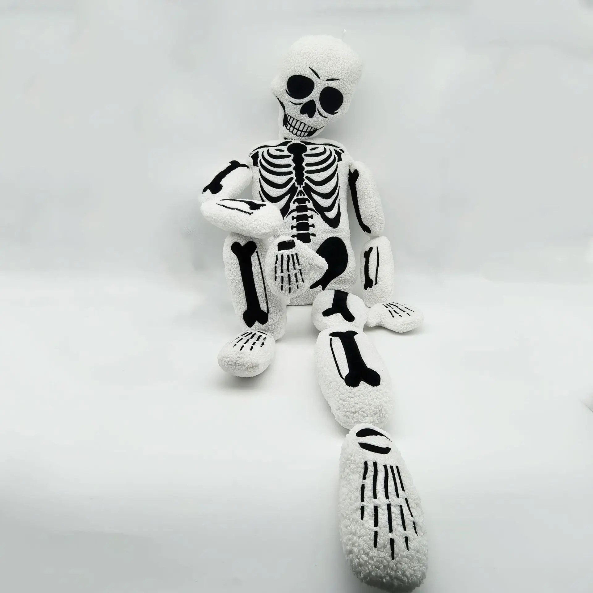 140cm Halloween Skull Pillow Plush Toy, Funny Skeleton Doll, Decorative Prop, Soft Cloth Puppet, Perfect for Halloween Decoration