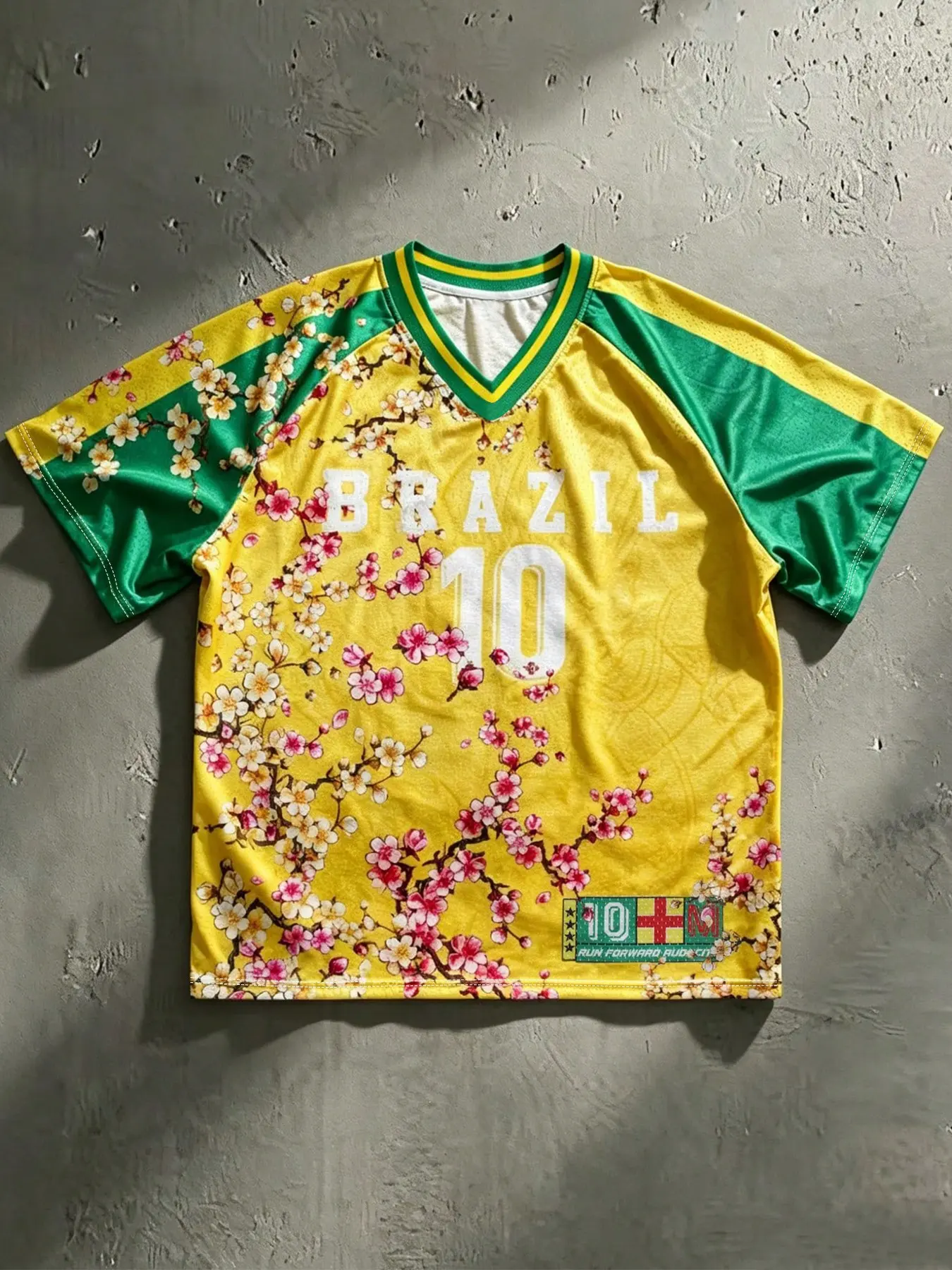 Men's Retro Brazil 10 Football Jersey, football shirts, Casual Sports Jersey, Casual Streetwear Tops, Yellow & Green Floral Print Soccer Shirt, V-Neck Short Sleeve Athletic Top, Blockecore Y2K, Loose Fit Sport Tee for Gameday, Daily Wear
