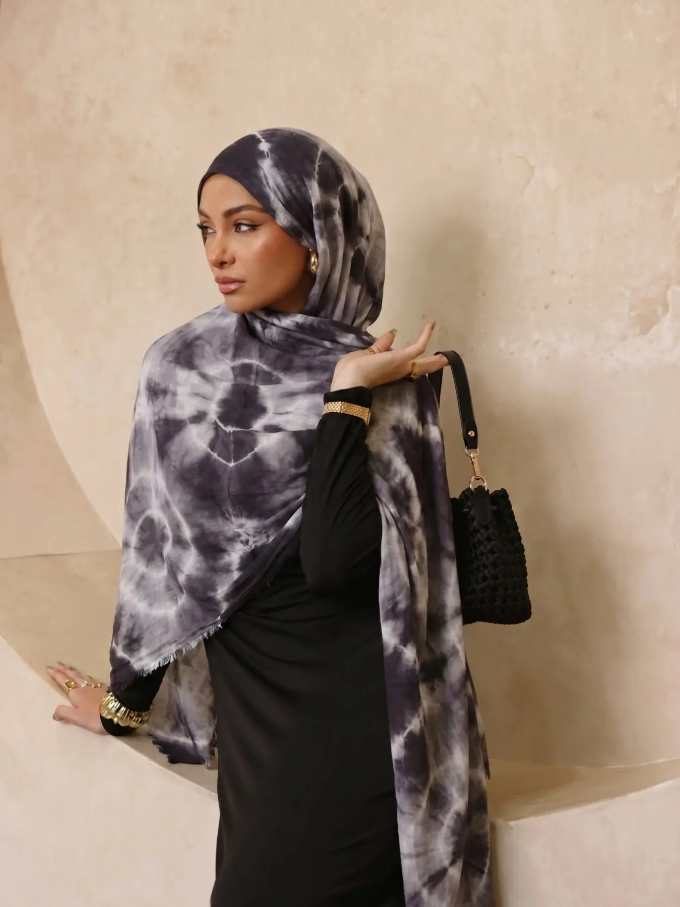 Circle Tie Dye Shawl, Soft Vintage Head Wrap, Lightweight Modest Headscarf, Raw Fringe Design, Perfect for Everyday Wear