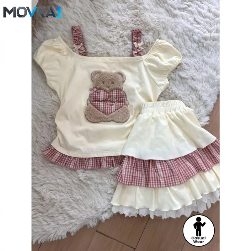 MOVRA1 A Lovely Outfit Girls Includes a Short-Sleeved Top with Teddy Patchwork And a Lace-Trimmed Cake Skirt, Making It Both Comfortable And Casual