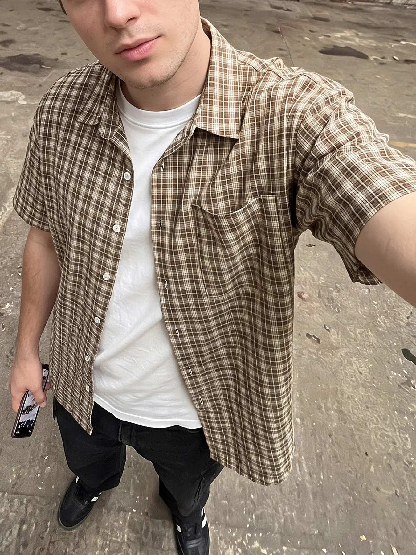 Men's Plaid Checked Flannel Short Button-Up Shirt, Soft and Comfortable, Ideal for Work and Casual Occasions, Complete Ensemble