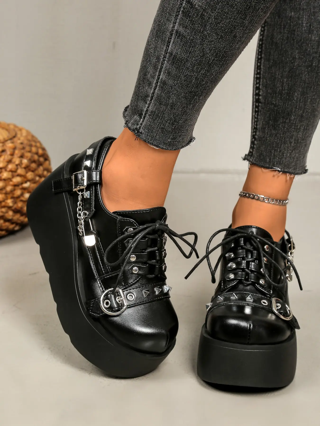 Women's 8cm Comfortable Chunky Heel Punk Oxford Shoes, Gothic Dark Y2K Street Style, Rivet Chain Buckle, Anti-Slip Sole, Perfect for Concerts & Cosplay