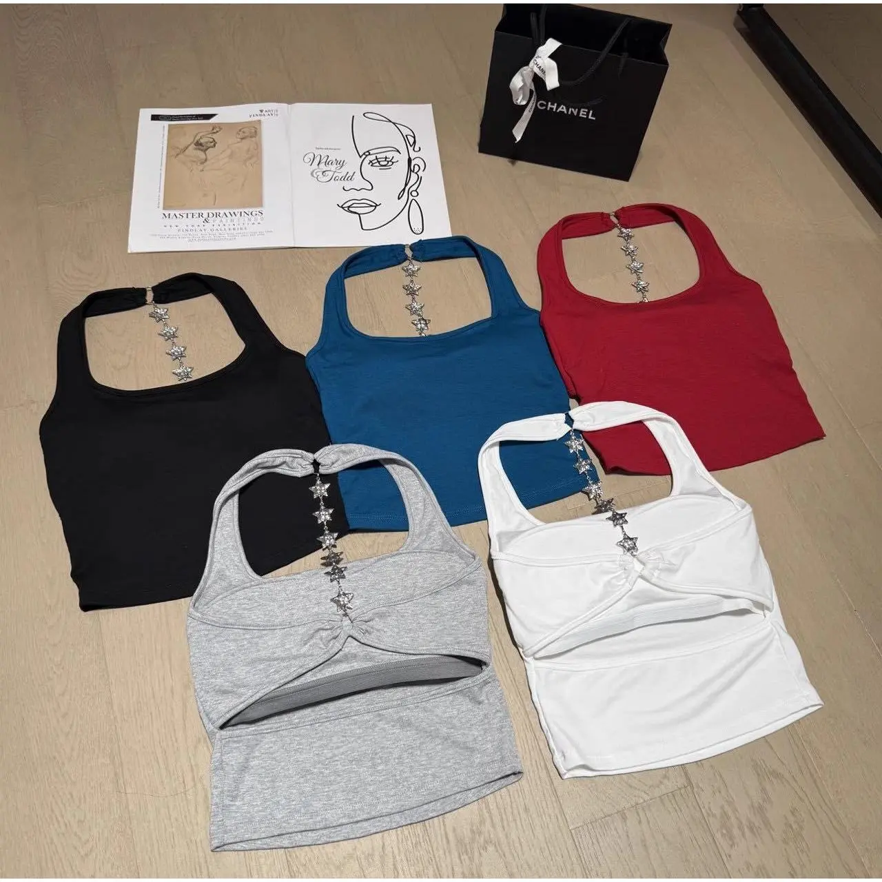 Plain Halter Neck Tank Top for Women, Backless Crop Top with Star Chain Detail & Built-in Padded Bust, Minimalist, Basic, Backless Sleeves, Crop Length, Crop Tops For Women