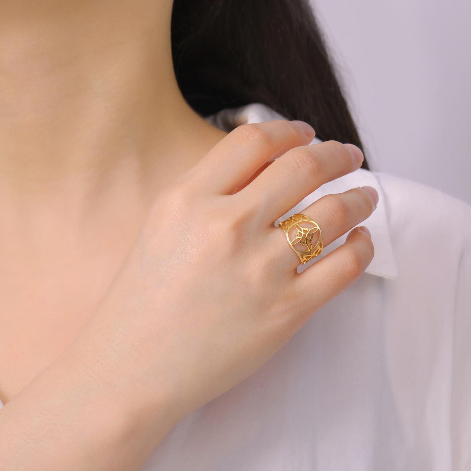 Witch knot ring simple Celtic knot cross knot versatile stainless steel non-fading couple ring amulet suitable for party gifts Witchy Jewelry Titanium Wedding Band