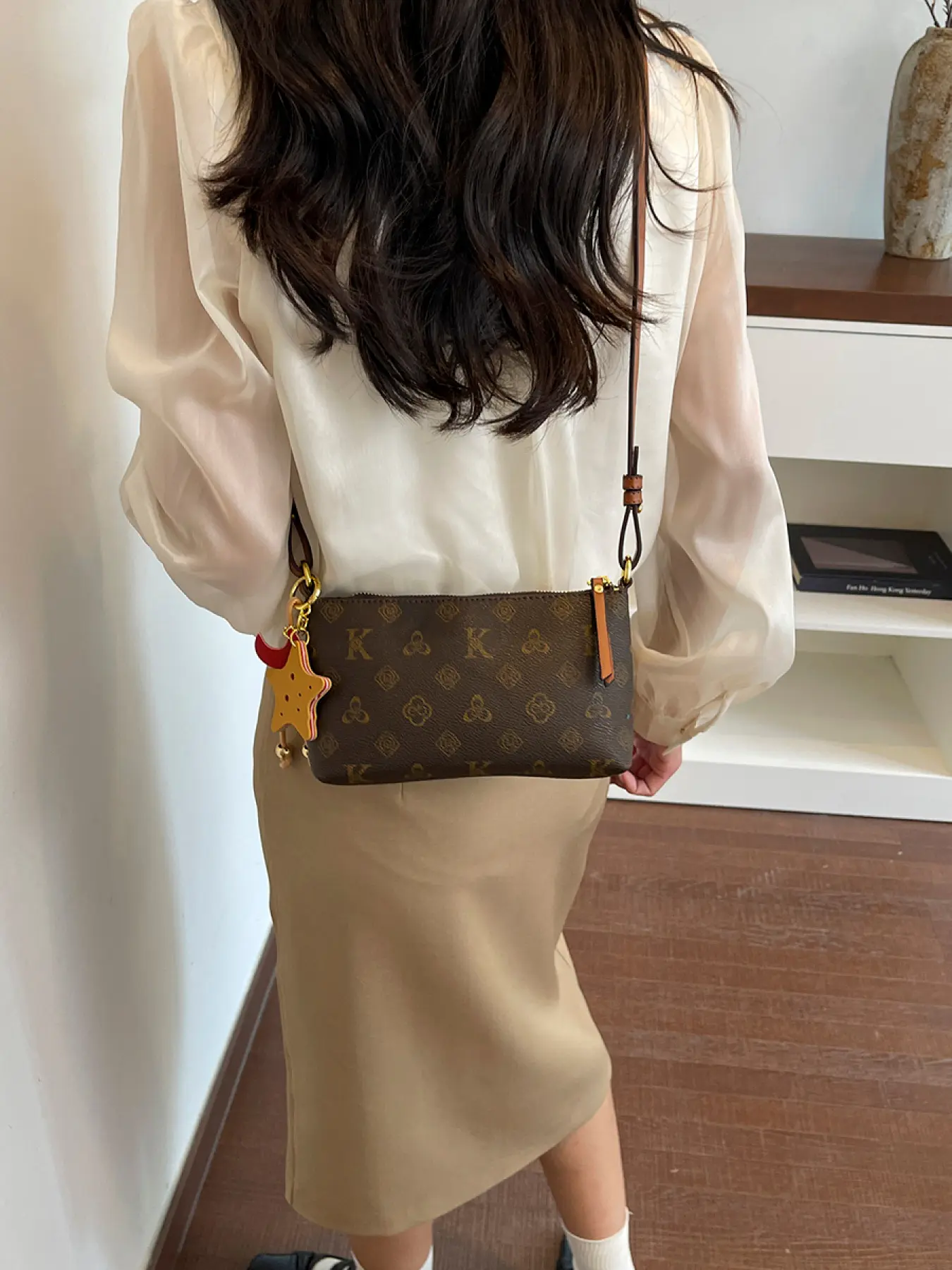Elegant vintage-style women's underarm coin purse envelope bag 2026 new versatile mobile phone bag lightweight single-shoulder crossbody small bag Casual shoulder bag