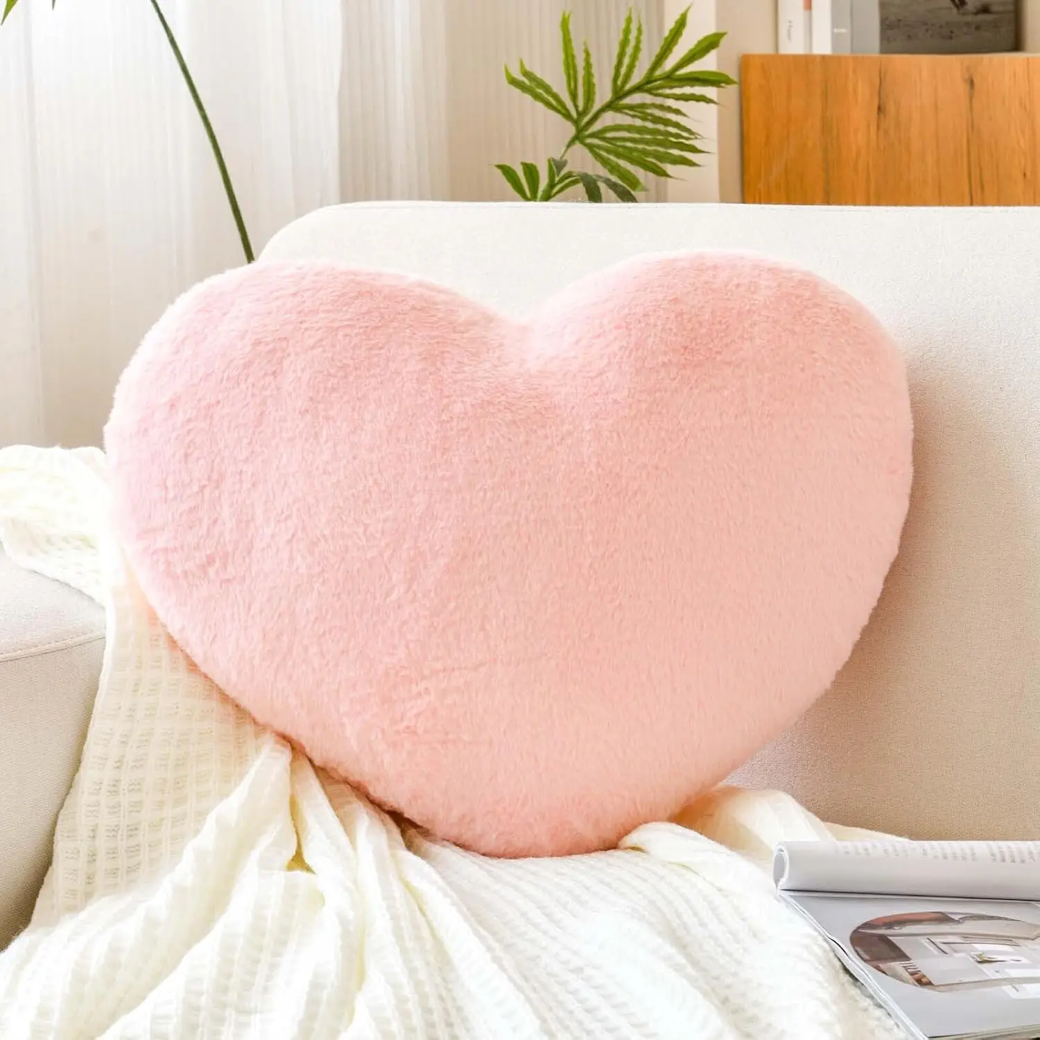 Pink Heart Pillows, Cute Heart Decorative Pillow, Heart Throw Pillows for Bed, Faux Fur Plush Hoom Decor Pillow Cushion for Chair Sofa Living Room (Large-19.6"x15.7")