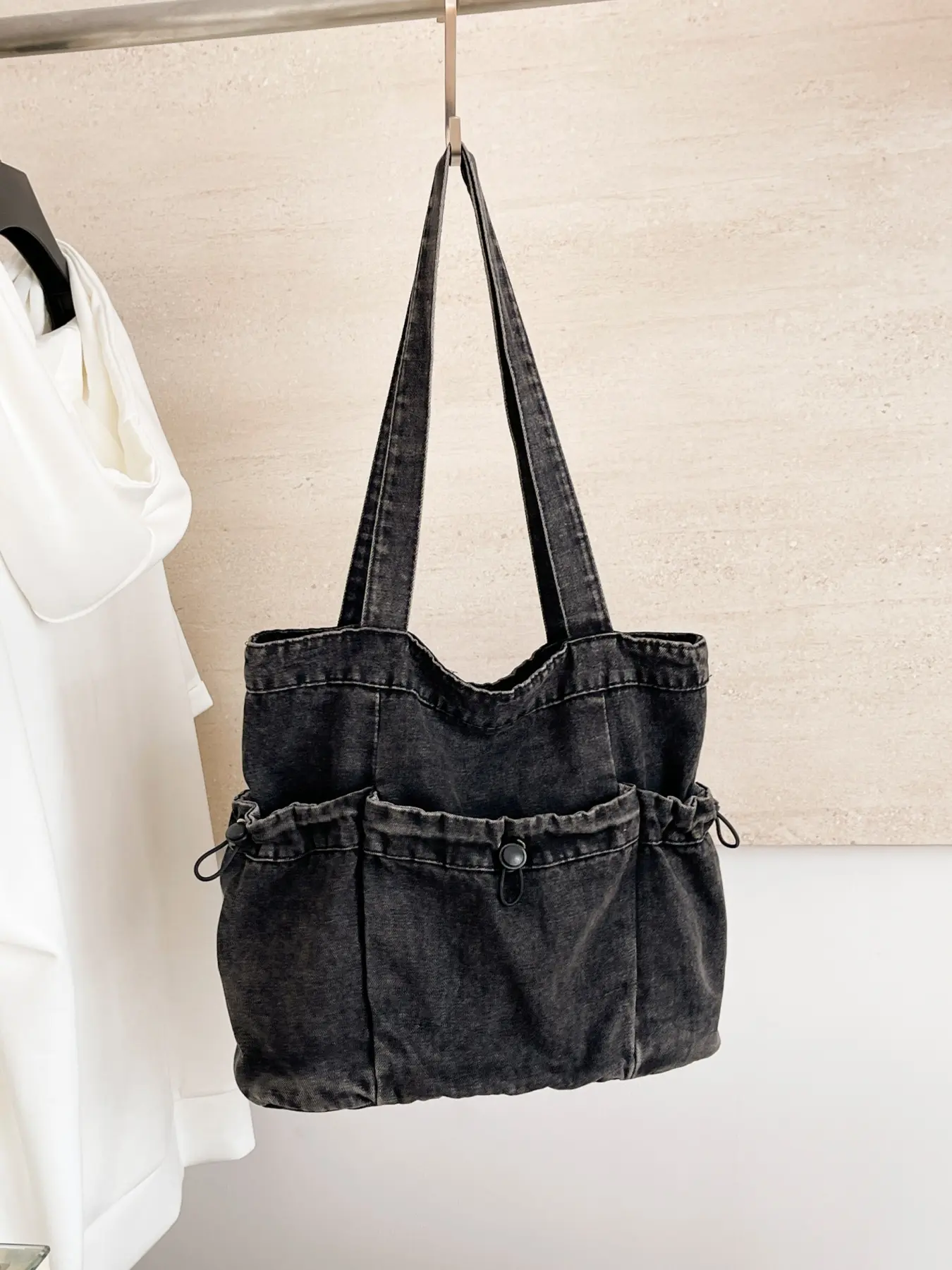 Simple vintage denim multi-pocket tote bag, large-capacity convenient handbag with side drawstring pocket, women's daily commute and casual shoulder bag for outings.