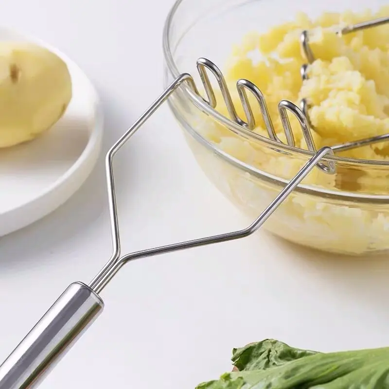 Multi-Functional Kitchen Masher, Potato Masher Blender Juicer, Mashed Potato Masher, Vegetable Fruit Utensils, Comfortable Handle, Easy to Clean, Ideal for Potatoes, Pumpkins, Fruits