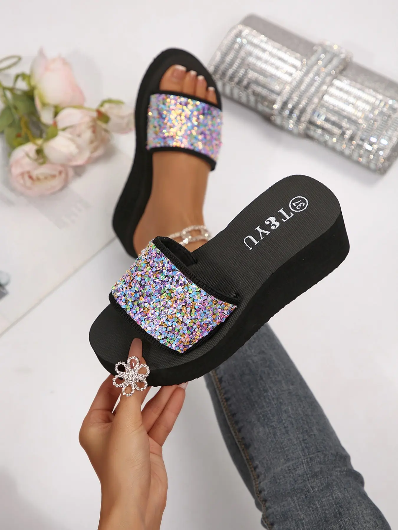 Women's Glitter Flip-Flops, Seven-Color Sequins, Thick Sole, Beach Vacation, Night Market Photo Props, Leg-Lengthening, Atmosphere Sandals