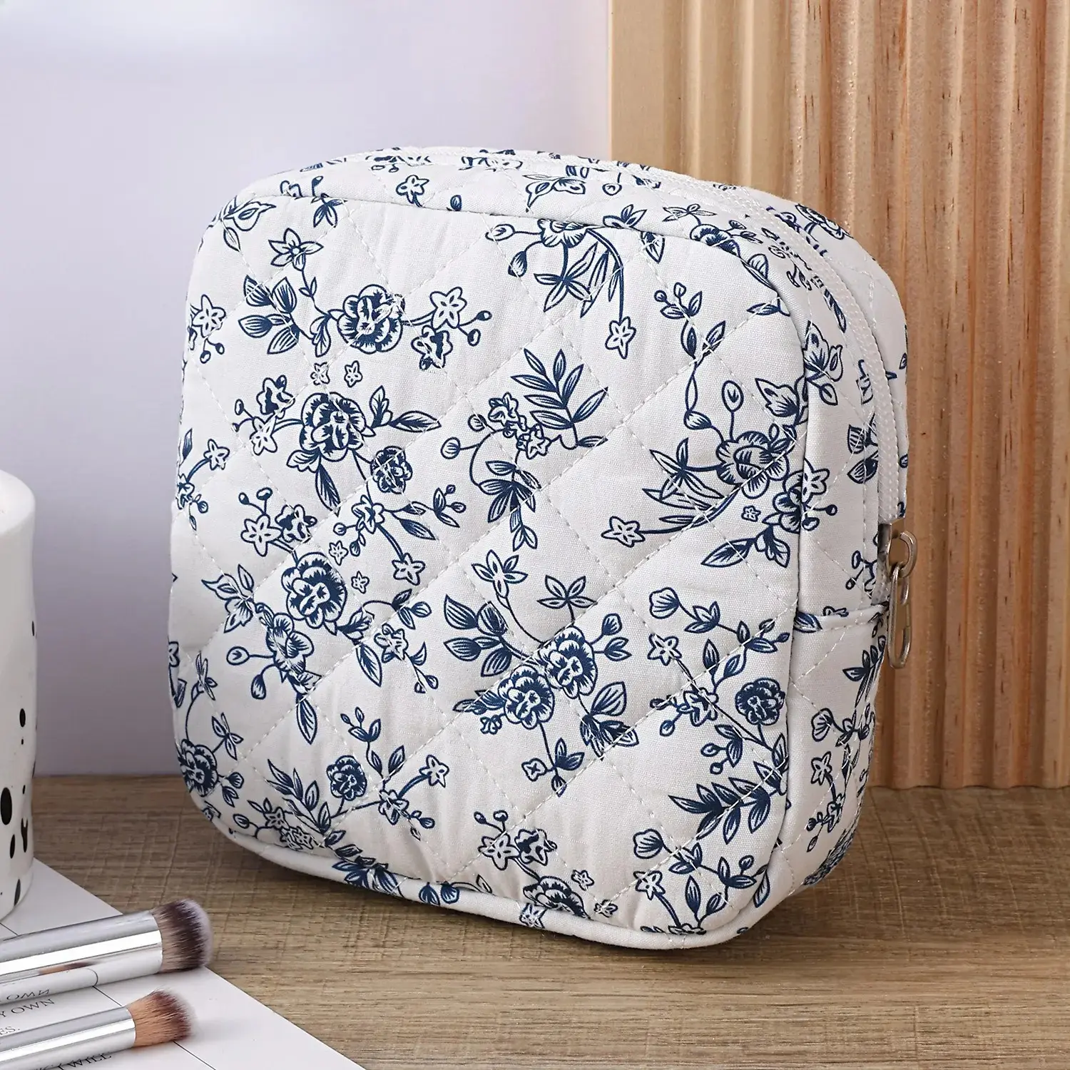 Cute Quilted Floral Sanitary Pad Storage Pouch, Portable Large‑Capacity Period Bag, Multi‑Purpose Travel Organizer for Pads, Cosmetics & Small Personal Items