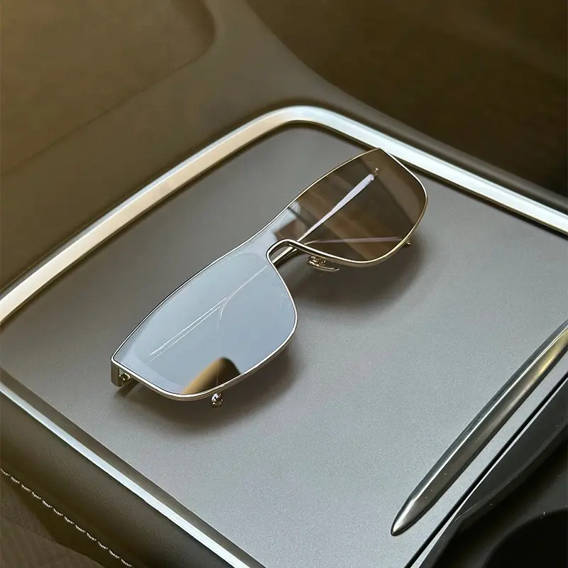 Futuristic Style One Piece Integrated Frame Sunglasses, Mercury Silver Reflective Lens Fashion Shades, Statement Decorative Eyewear for Street Style, Fashion Show and Daily Outdoor Sun Protection