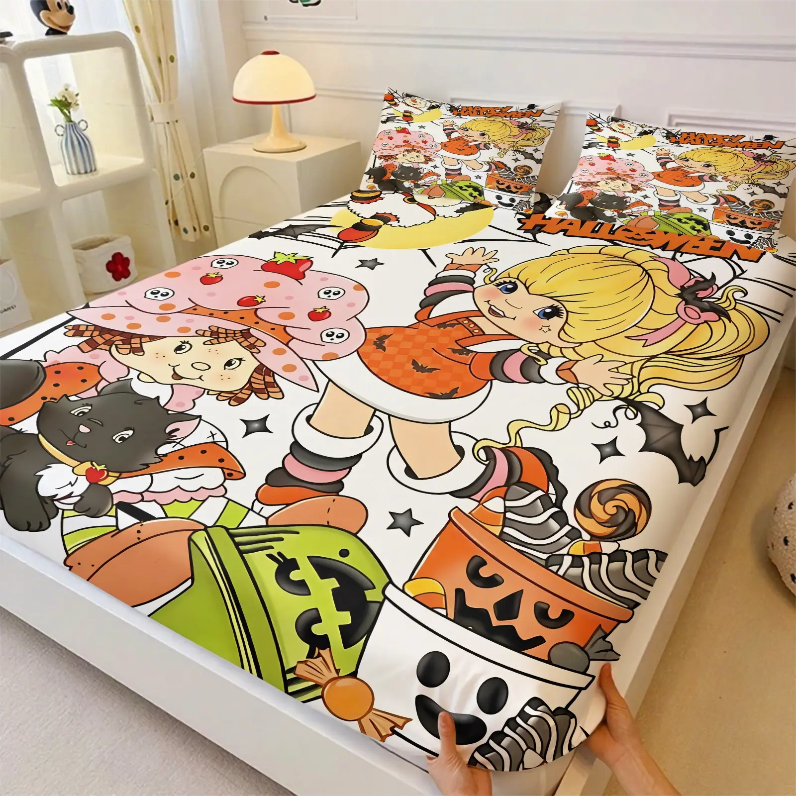 Sweet Cute Retro Cartoon Girls Halloween Themed Fitted Sheet Set, Include 1 Bedspread and 2 Pillowcases, White Base Hand Drawn Pumpkin Candy Black Cat Bat Holiday Pattern Design Mattress Cover, Full Surround Anti-slip Bedskirt