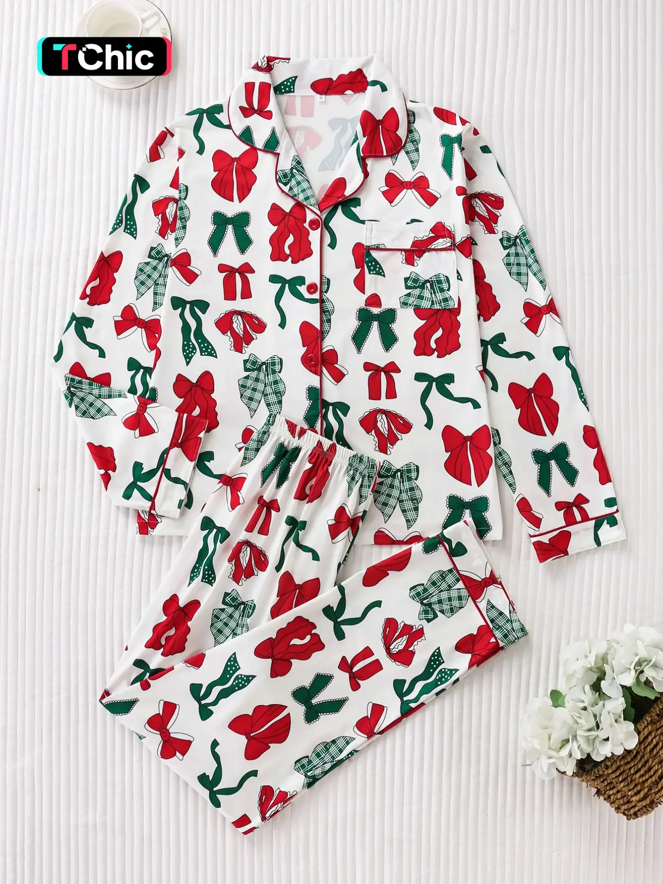 Two-Piece Christmas Pajama Set Pjs for Women, Soft Comfortable Fabric, Loose Long Sleeve Top and Pants, Sweet Style Home Sleepwear Loungewear Print
