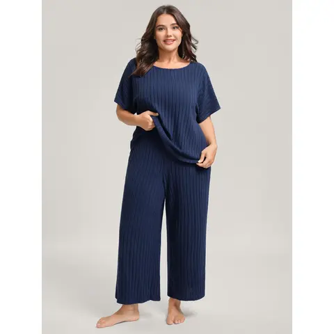 BLOOMCHIC Women's Plus Size 2-Piece Loungewear Set [M-6X] - Soft Stretch Dolman Sleeve Top, Pocket Shorts, Comfy Fits 2 Piece Sets for Women's Clothes, Travel SohoChic