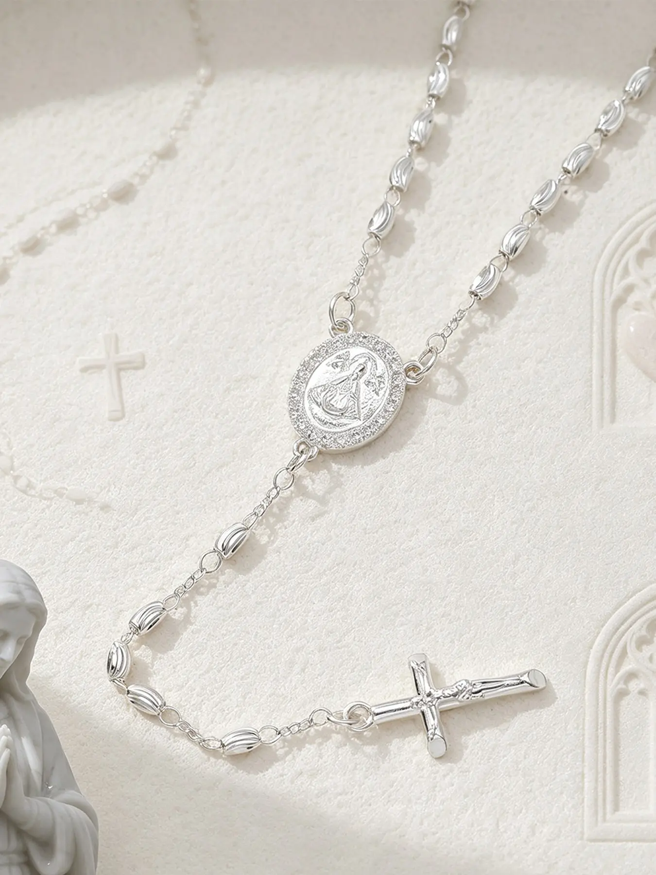 1 Piece Rosary Necklace, Copper Pendant Necklace, with Virgen de Guadalupe & Virgen de la Caridad Medals, Zircon Inlay, Crucifix Pendant, Oval Medal Design, Beaded Chain, Protection Amulet, Religious Faith Jewelry for Women, Daily & Devotional Wear