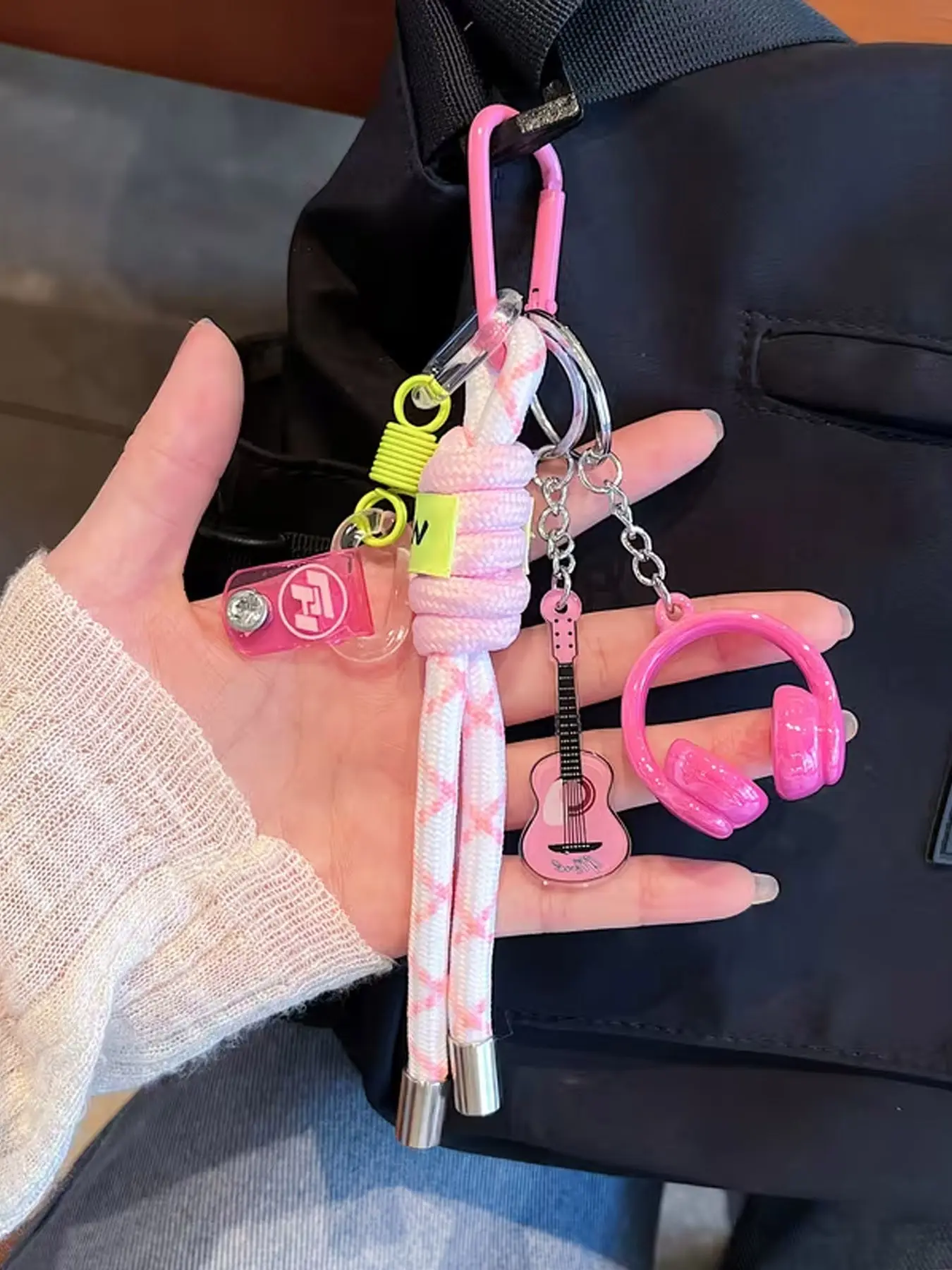 Y2K Punk Rock Style Woven Rope Keychain, Hanging Rope With Mini Guitar, Headphone Pendant, Letter Love Pendant, Detachable Mountain Buckle Design, Music Enthusiast Gift, Birthday Souvenir, Sweet And Cool Outfit, Niche Accessory, Punk Rock, Bag Decoration.