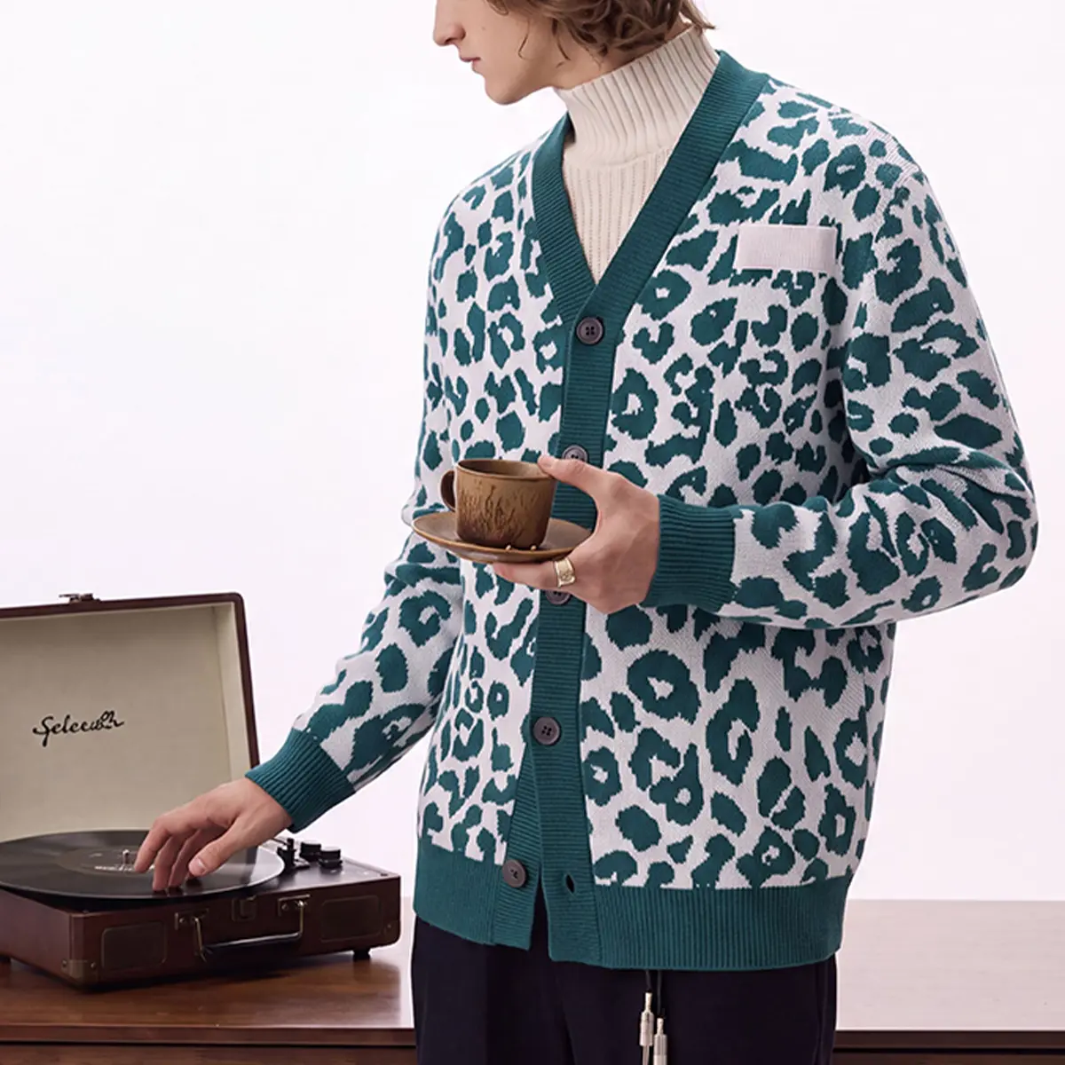Men's V Neck Leopard Print Knit Cardigan, Button Down Long Sleeve Contrast Trim Sweater Jacket, Green Leopard Pattern Loose Knitted Outerwear, Fashion Street Casual Knit Top For Spring Autumn Daily Outfits Unise