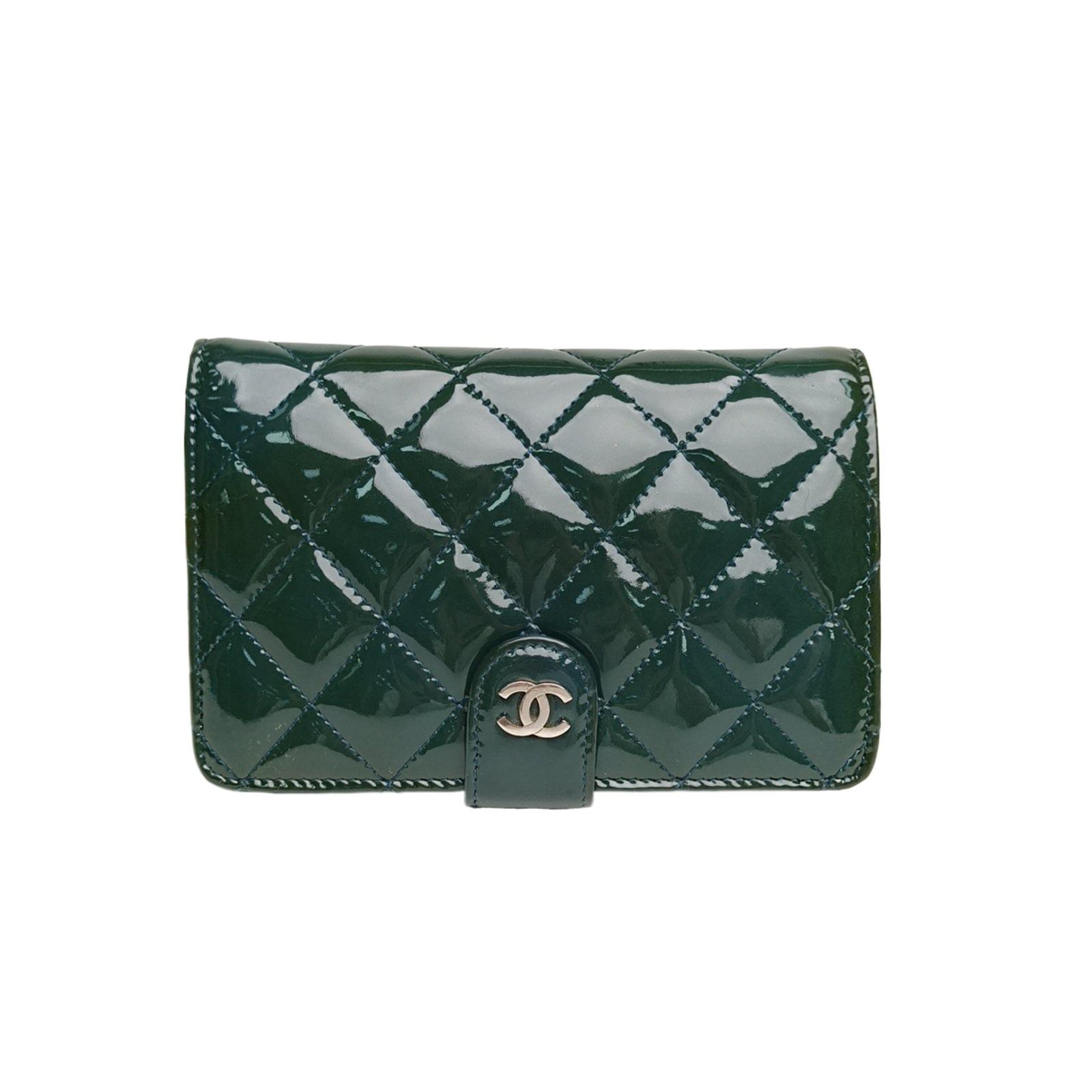 Pre-owned CHANEL 【Alea】CHANEL Green Patent Leather 2011 Sliver Hardware