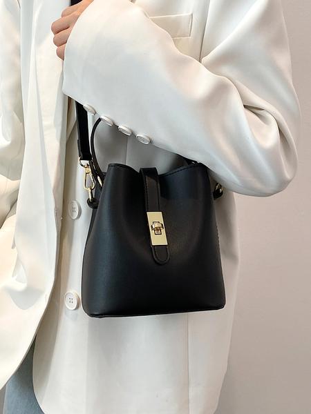 Small and simple fashion bucket bag with niche design, multiple colors, metal buckle handbag, casual trendy handbag, crossbody bag, fashionable commuter bag, versatile and large capacity, suitable for office workers shopping, dating, etc.