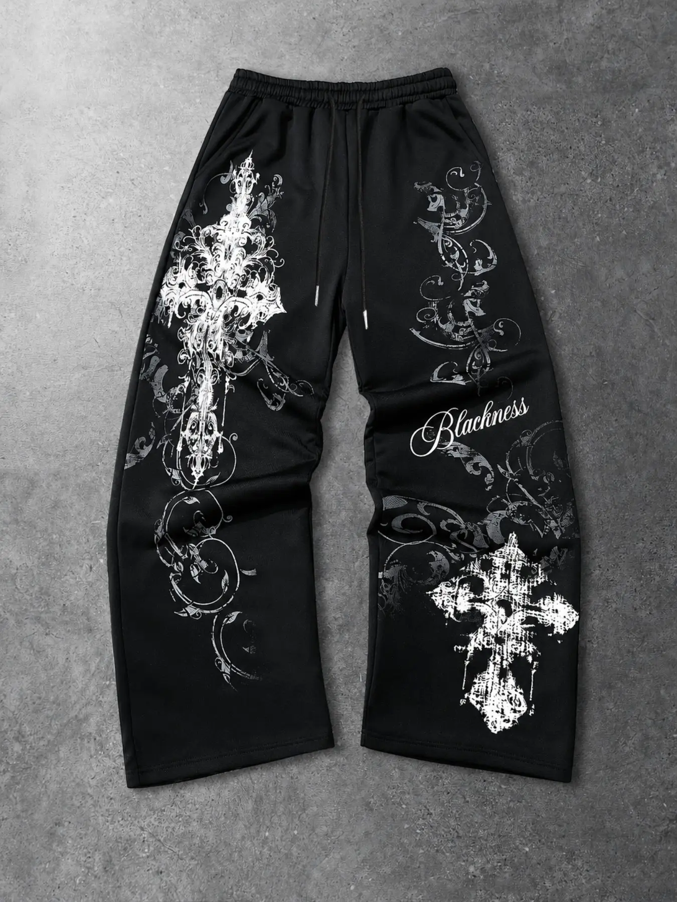 Black wide-leg sweatpants with vintage distressed Gothic letter prints, loose street-style pants made of soft and comfortable fabric. Perfect for street photography, skateboarding, campus hangouts, and weekend casual outings.