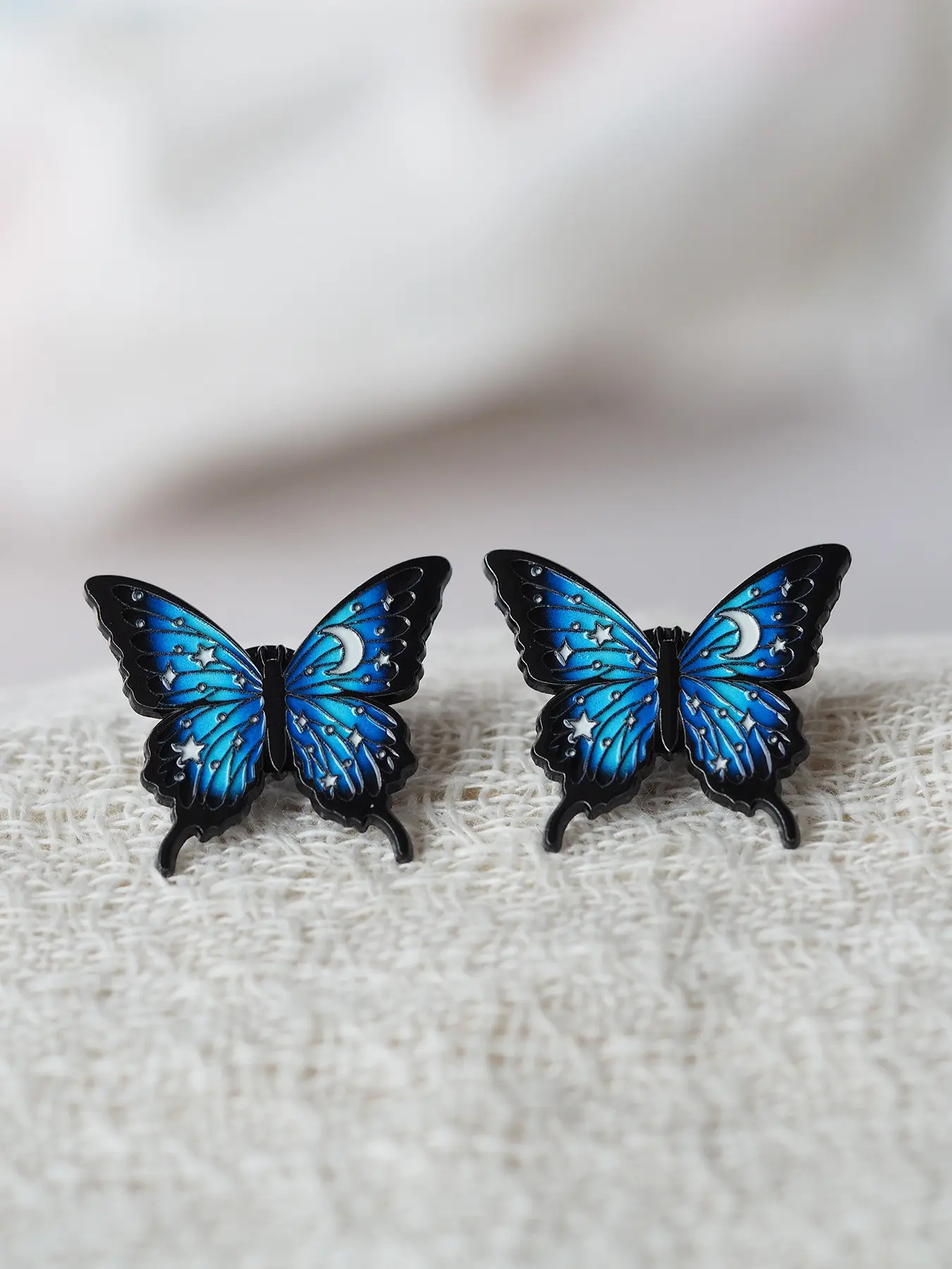 2 Pcs Cartoon Butterfly Enamel Pins, Lapel Pins, Cute Insect Alloy Brooches, Fashion Jewelry Accessories, Gift Idea for All Seasons