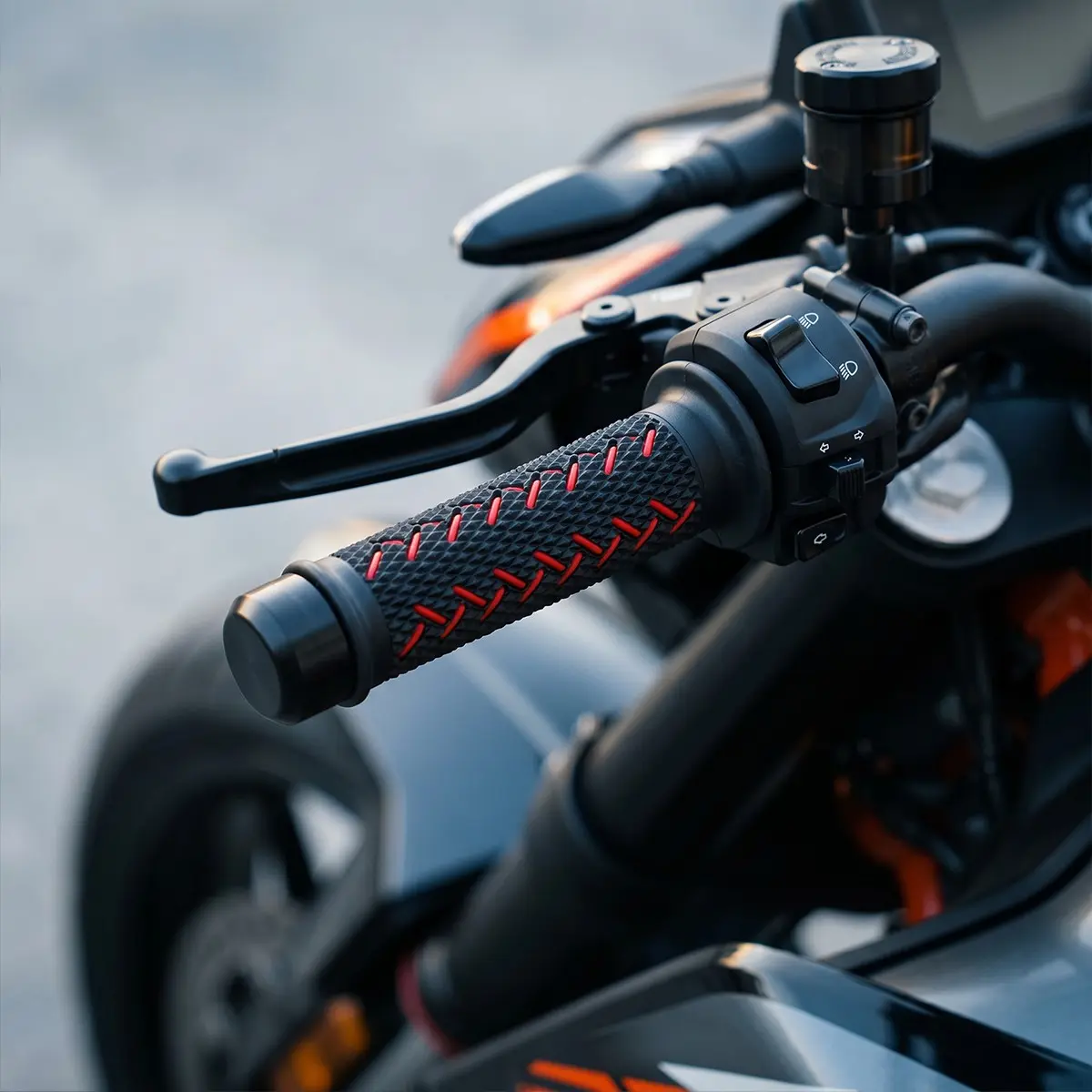 2 Pcs Motorcycle Anti-Slip Handlebar Grips, Pattern Breathable, Compatible with Honda/yamaha Scooters, Motorcycle Handle Accessories