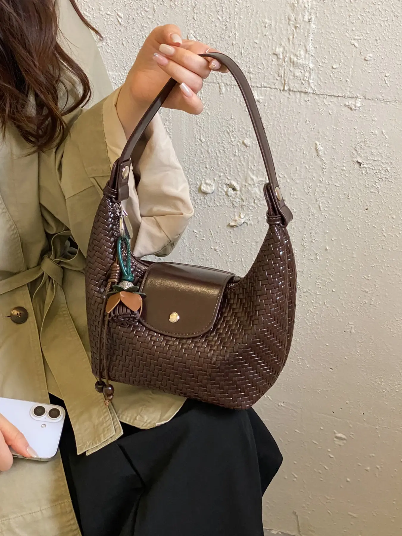 2026 Vintage Olive Woven Crossbody Bag, Wooden Charm Unique Texture Crescent Shoulder Bag, Solid Color Daily Handbag, Artsy Bag, Commute & Vacation Backpack