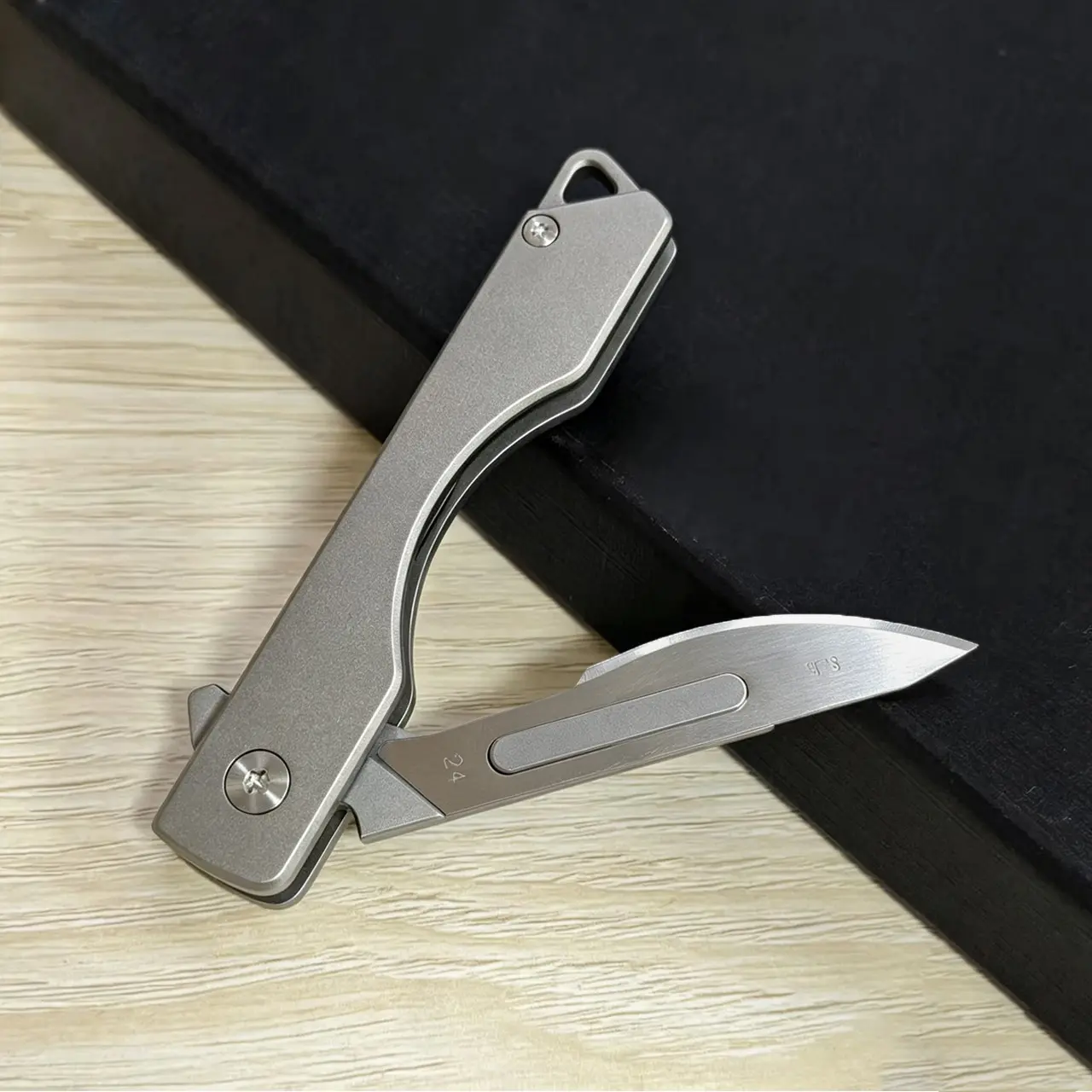 Multifunctional Opening Tool, Edc Pocket Tool, Replaceable Blade, Keychain Accessory, Essential Gear for Everyday Carry, Multipurpose Tool