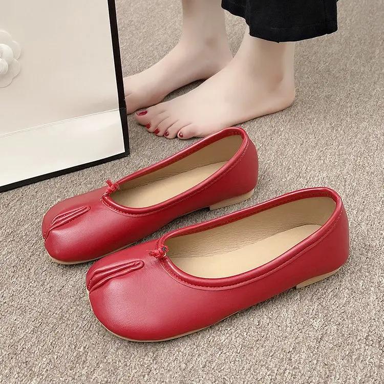 Retro Split Toe Horseshoe Flats 2026 New Arrival Women Casual Ballet Shoes Black Silver Red Brown