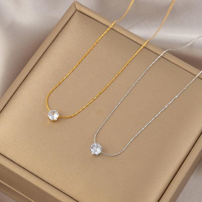 A new six claw diamond pendant necklace, with a high-end and niche light luxury style. The six claw diamond pendant features exquisite and sparkling details, and the long collarbone chain design is suitable for summer jewelry scenes. Suitable for women's