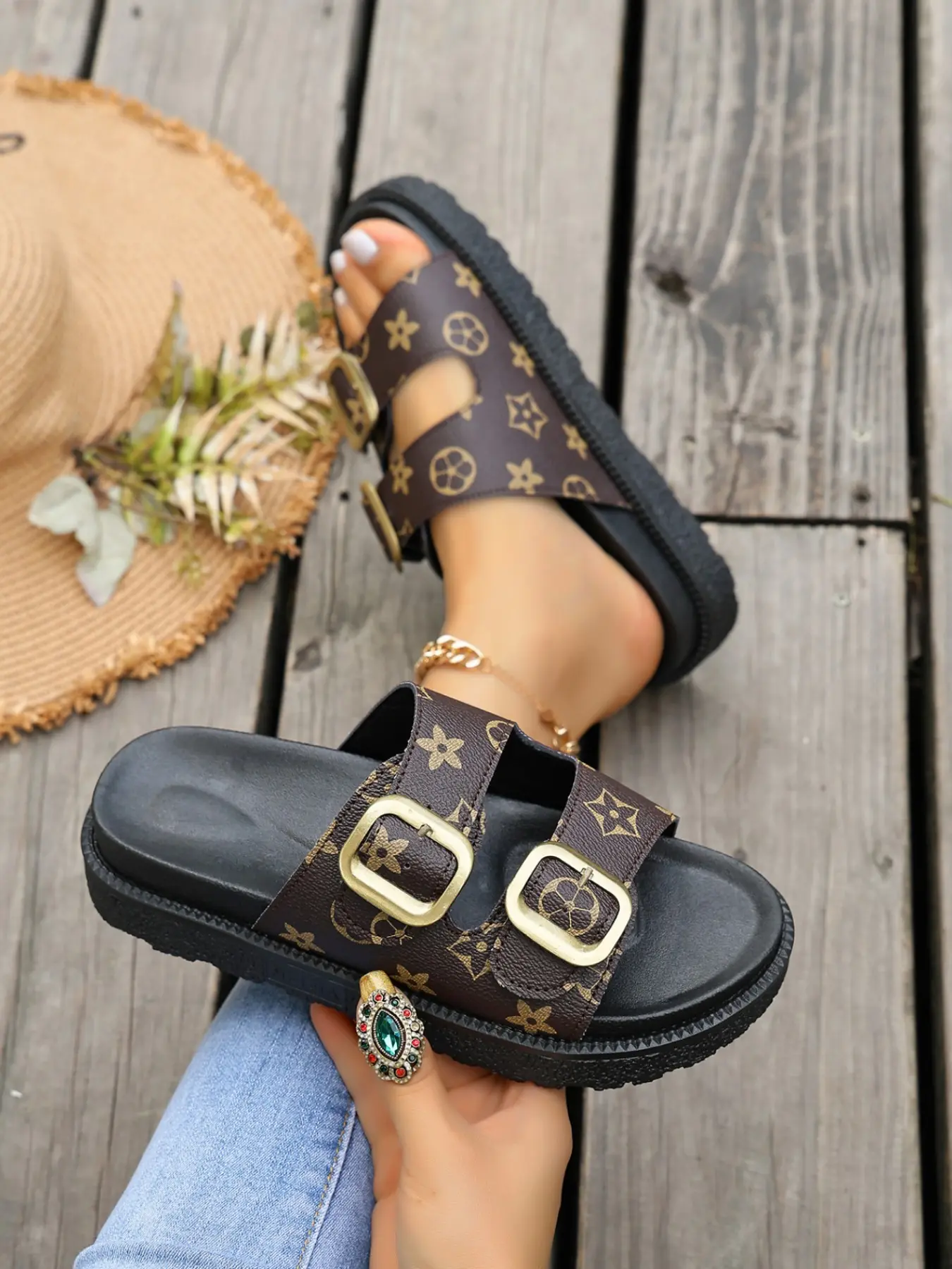 Women Vintage Monogram Double Buckle Slide Sandals, Thick Sole Open Toe Slippers, Adjustable Strap, Non Slip, Soft Cushion Footbed, Summer Beach Casual Slides
