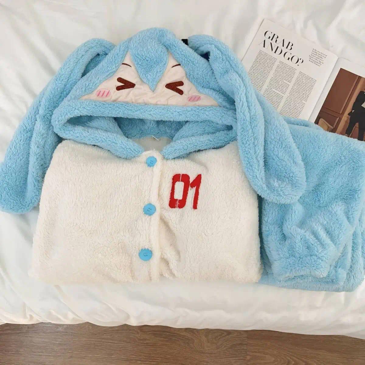Hatsune Miku cartoon animation peripherals cute coral velvet long-sleeved hooded pajamas winter thickened warm home outing set