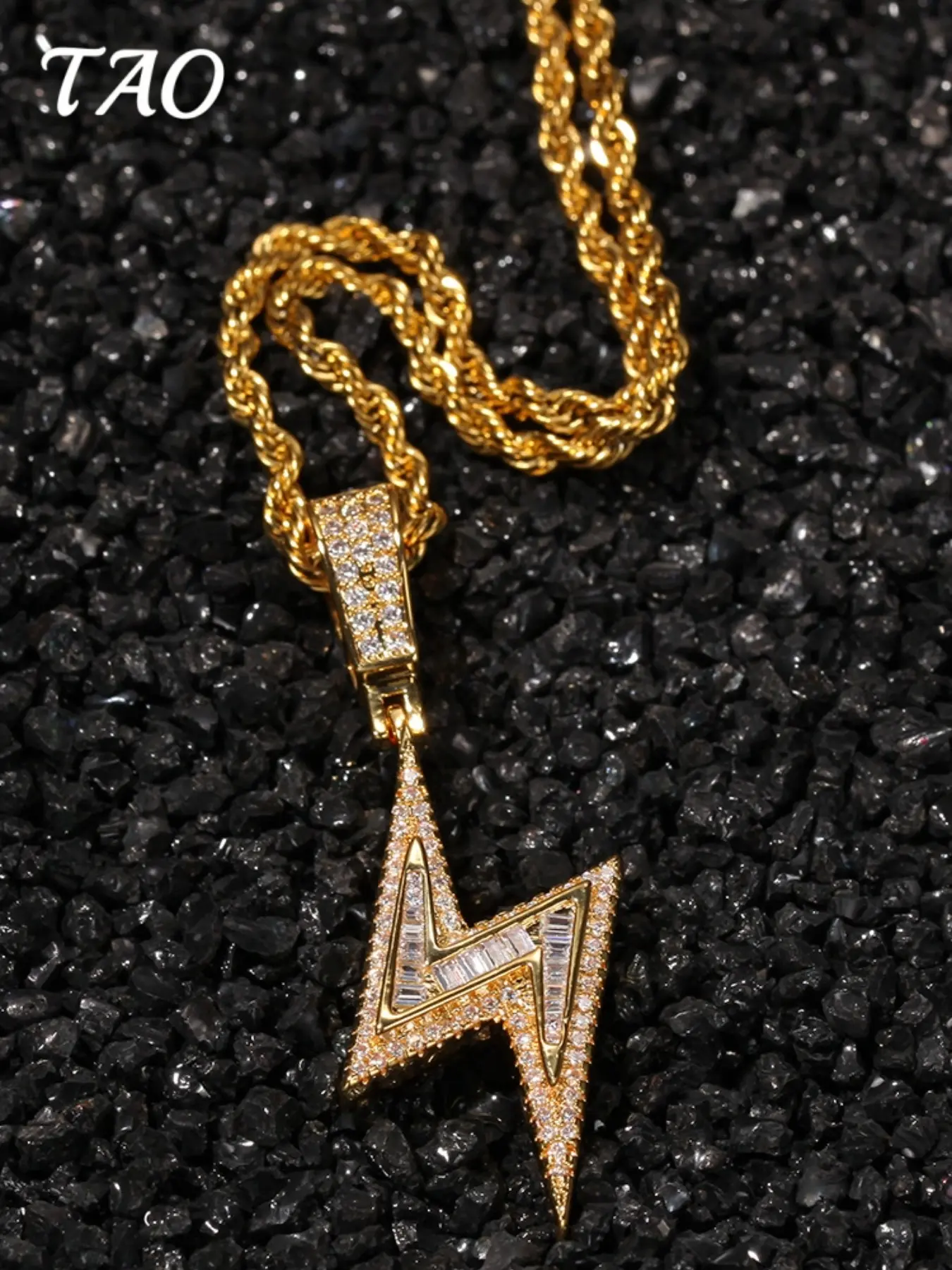 TAO-Creative Zircon Lightning Pendant Necklace, 24-Inch Braided Chain, Hip Hop Style, Luxurious and Versatile, Perfect for All Seasons