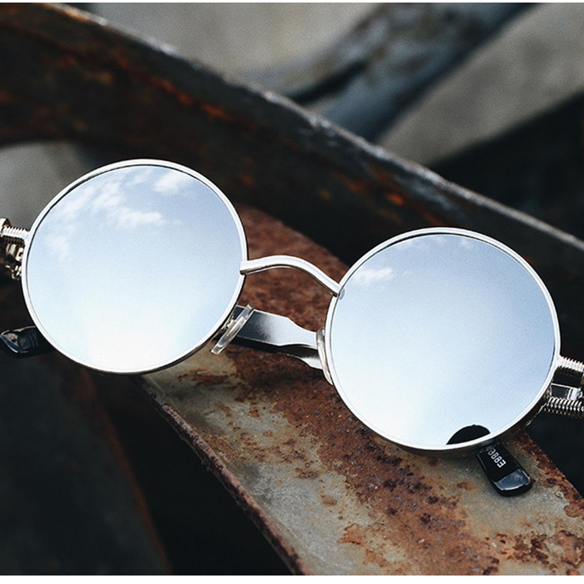 Retro Punk Round Sunglasses for Men & Women, Vintage Gothic Reflective Shades with Side Shield Detail, UV400 Protection for Streetwear & Everyday Wear