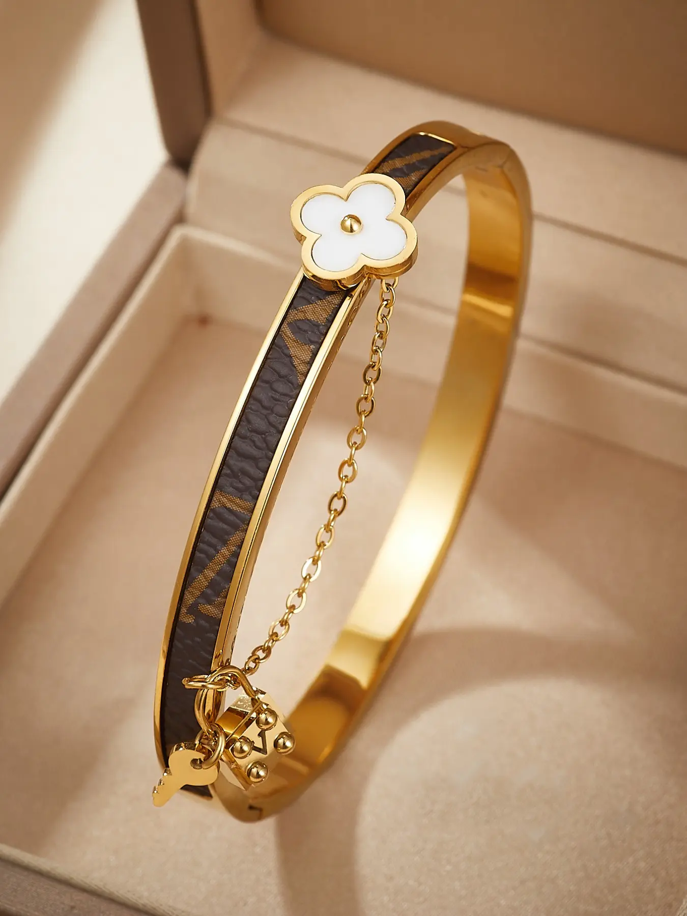 Luxury Clover Cuff Bracelet, Geometric Pattern, Stainless Steel, Casual Style, Ideal Gift for Wife, Mom, Girlfriend