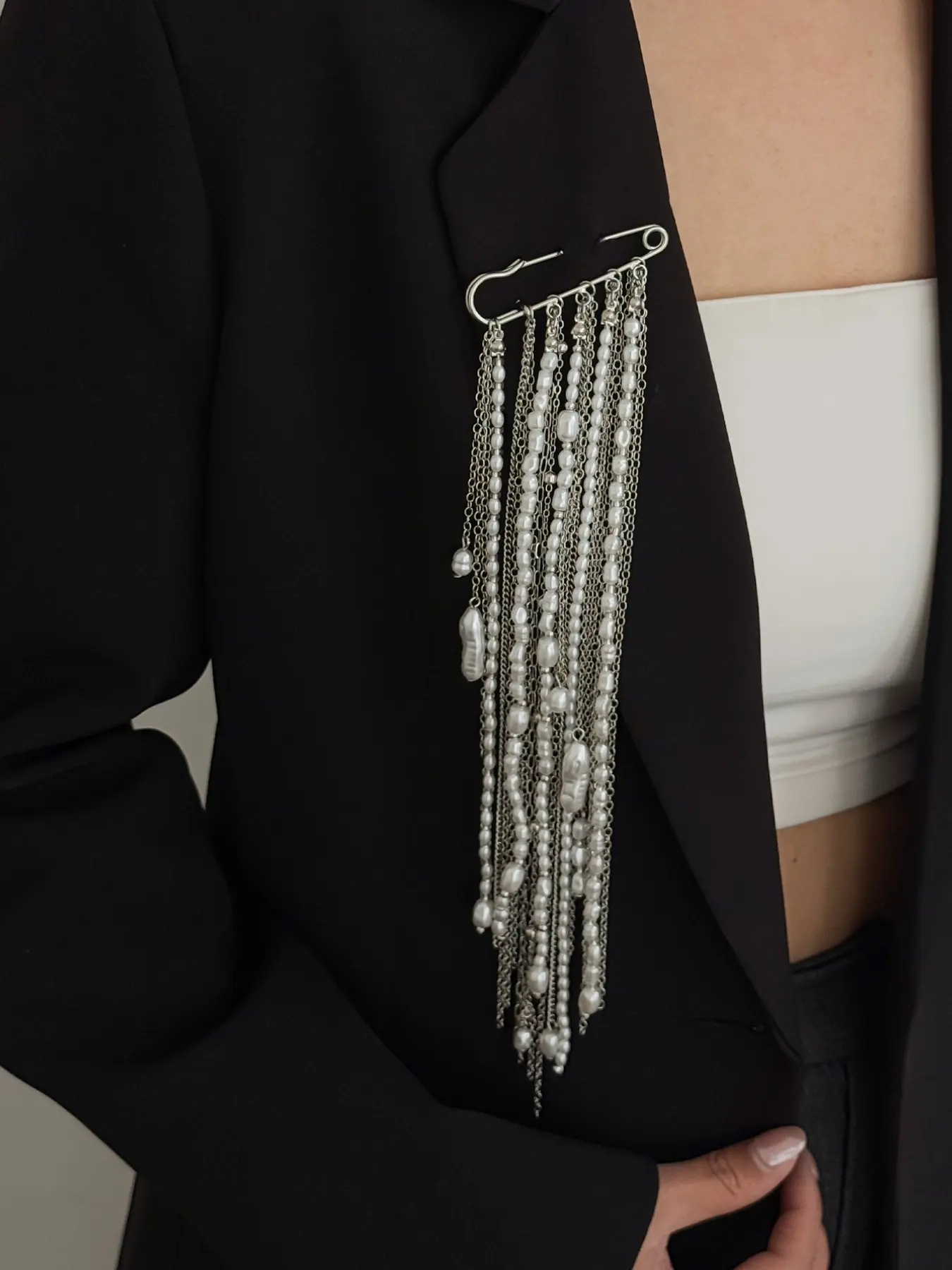 Baroque Imitation Pearl Lapel Pin, Long Fringe Chain Design, Sweet Cool Style Accessory, Suitable for Jackets and Streetwear