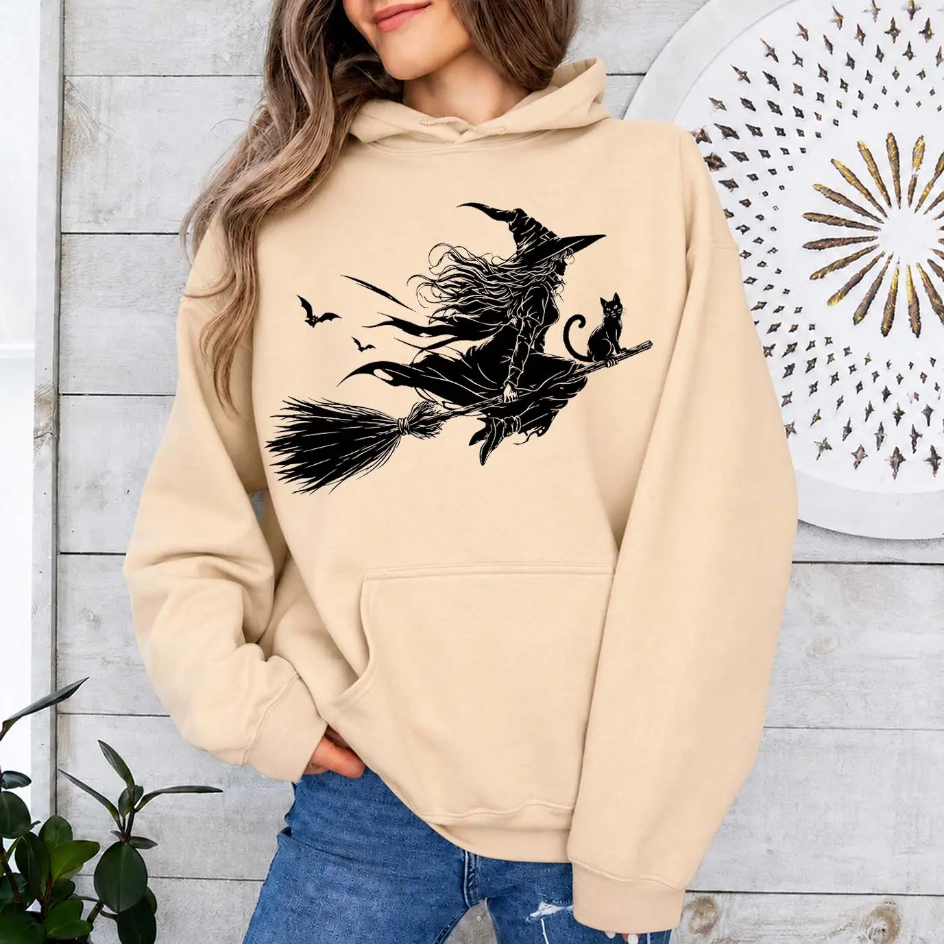 Women’s Halloween Witch & Black Cat Graphic Hoodie, Flying Broom Bat Print Pullover Sweatshirt, Cozy Long Sleeve Fall Top with Front Pocket, Spooky Gothic Autumn Hoodie for Halloween Parties, Weekend Wear & Seasonal Outfits