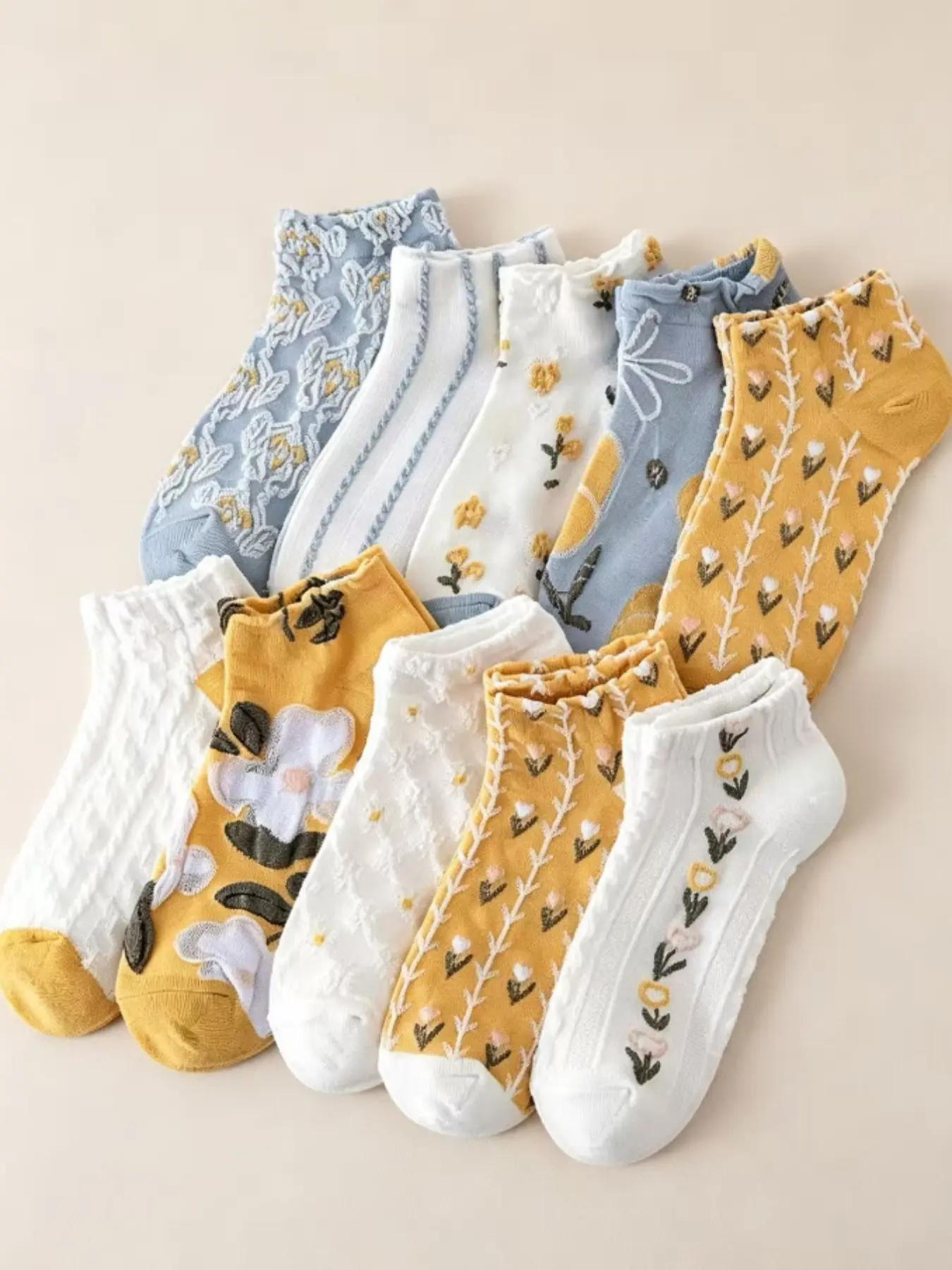 5 Pairs Random Women's Summer Thin Socks, Vintage Floral Short Socks, Low Top Embossed Socks, Comfortable and Soft, Casual Daily Wear