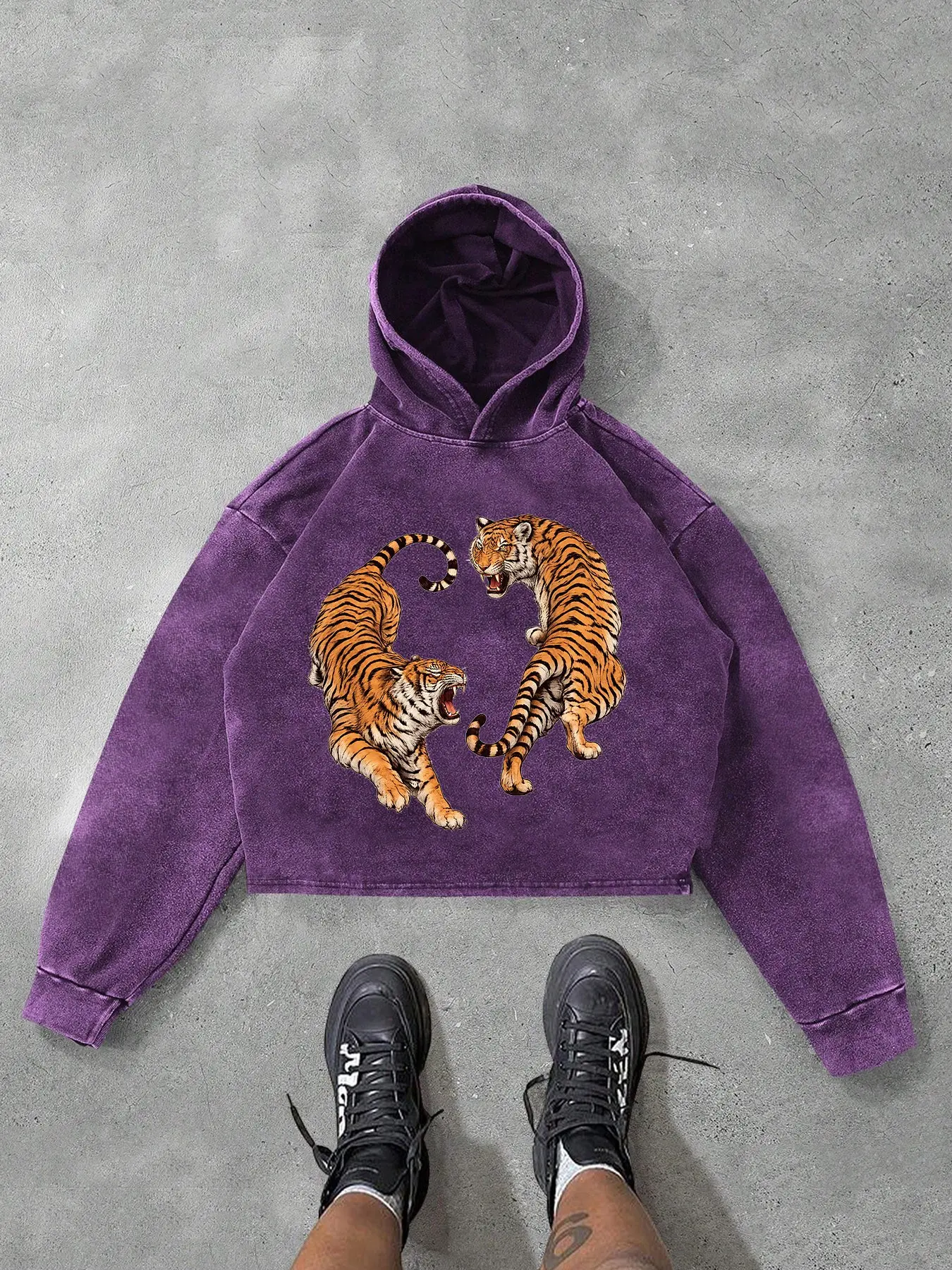 Men's Vintage Washed Gray Tiger Graphic Hoodie, Printed Hoodies, Cropped Boxy Fit Long Sleeve Pullover Sweatshirt, Casual Streetwear Top for Fall and Winter